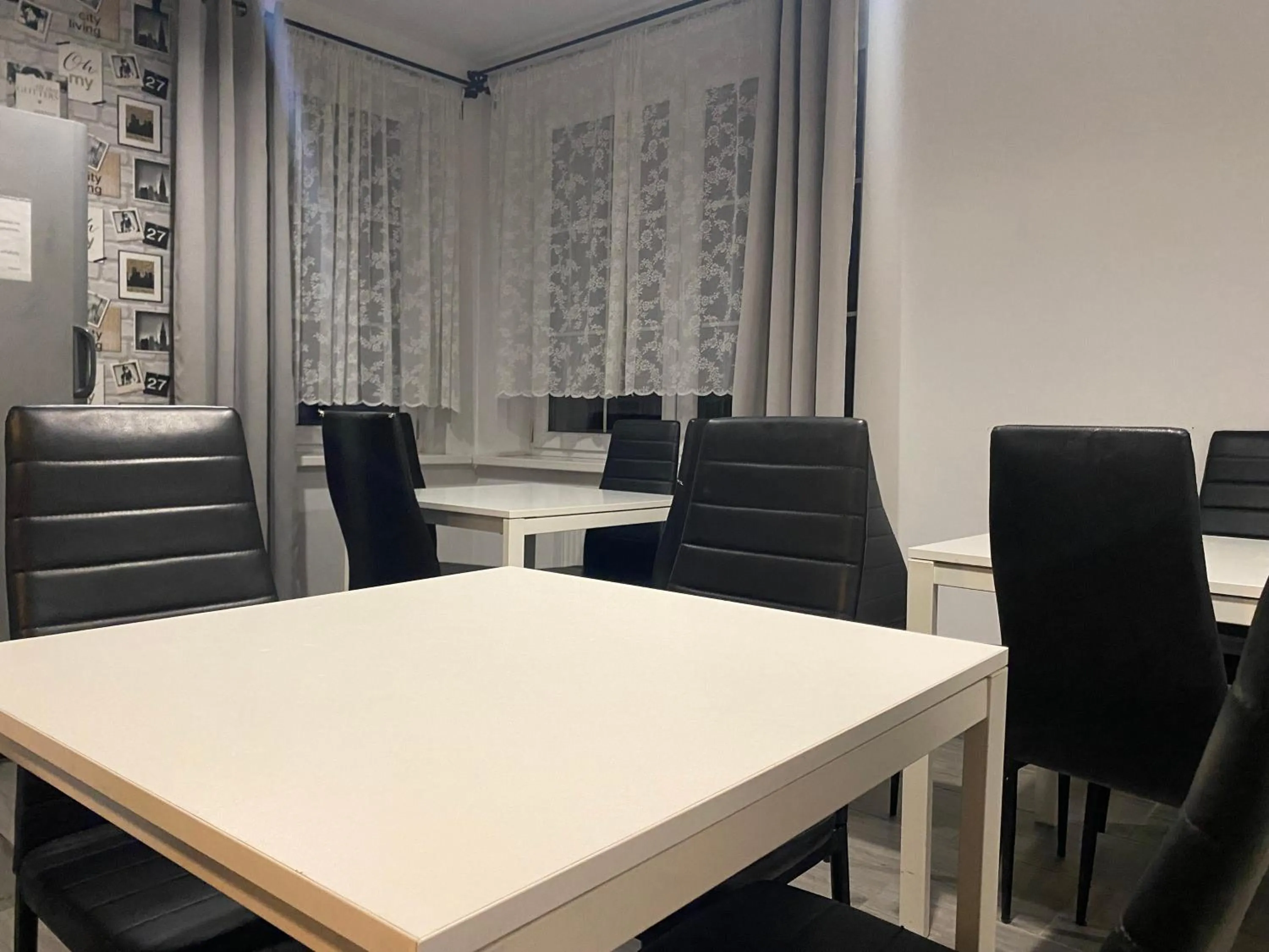 Communal kitchen in Hostel Przed Świtem