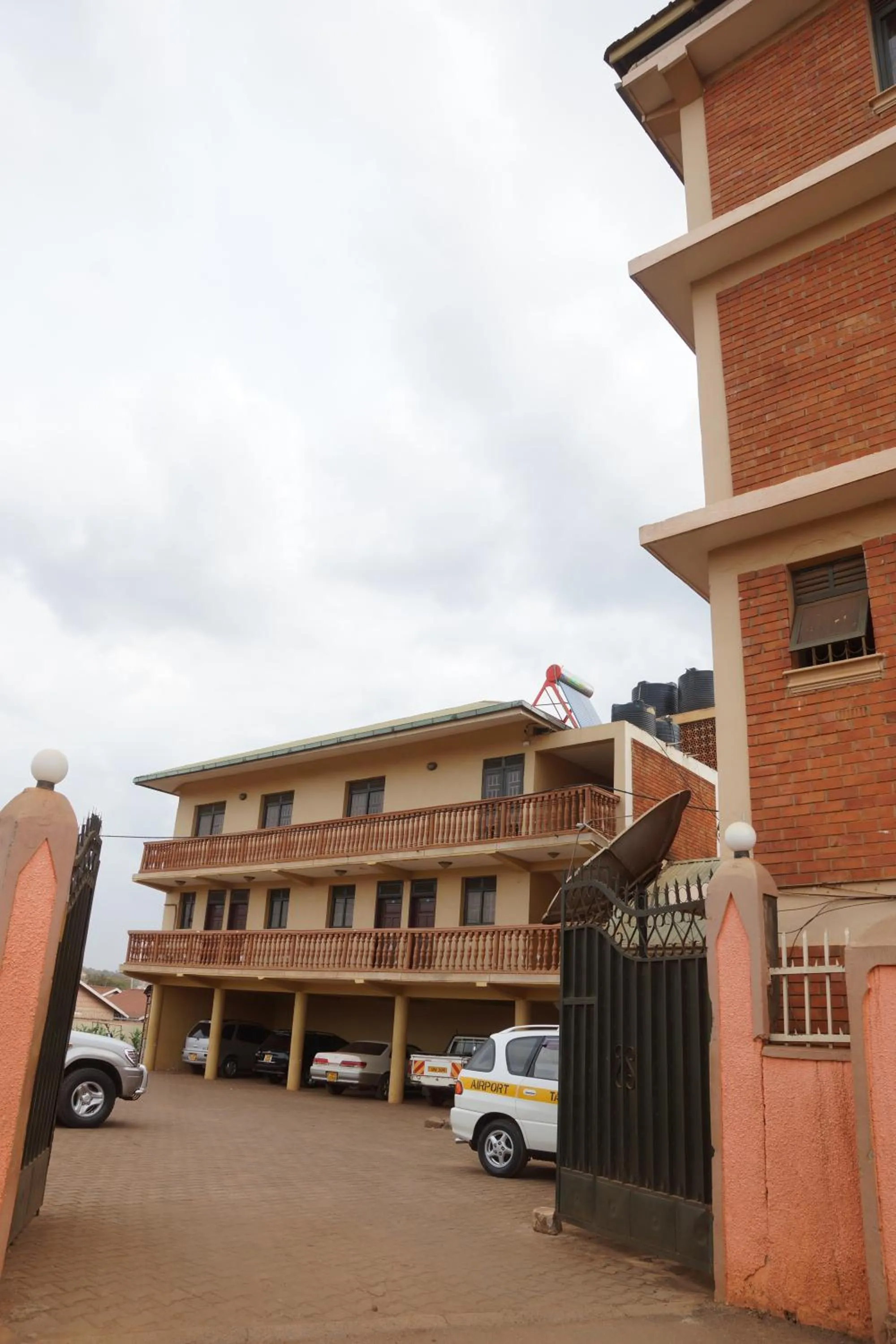 Facade/entrance in Florida Hotel Zaana Kampala