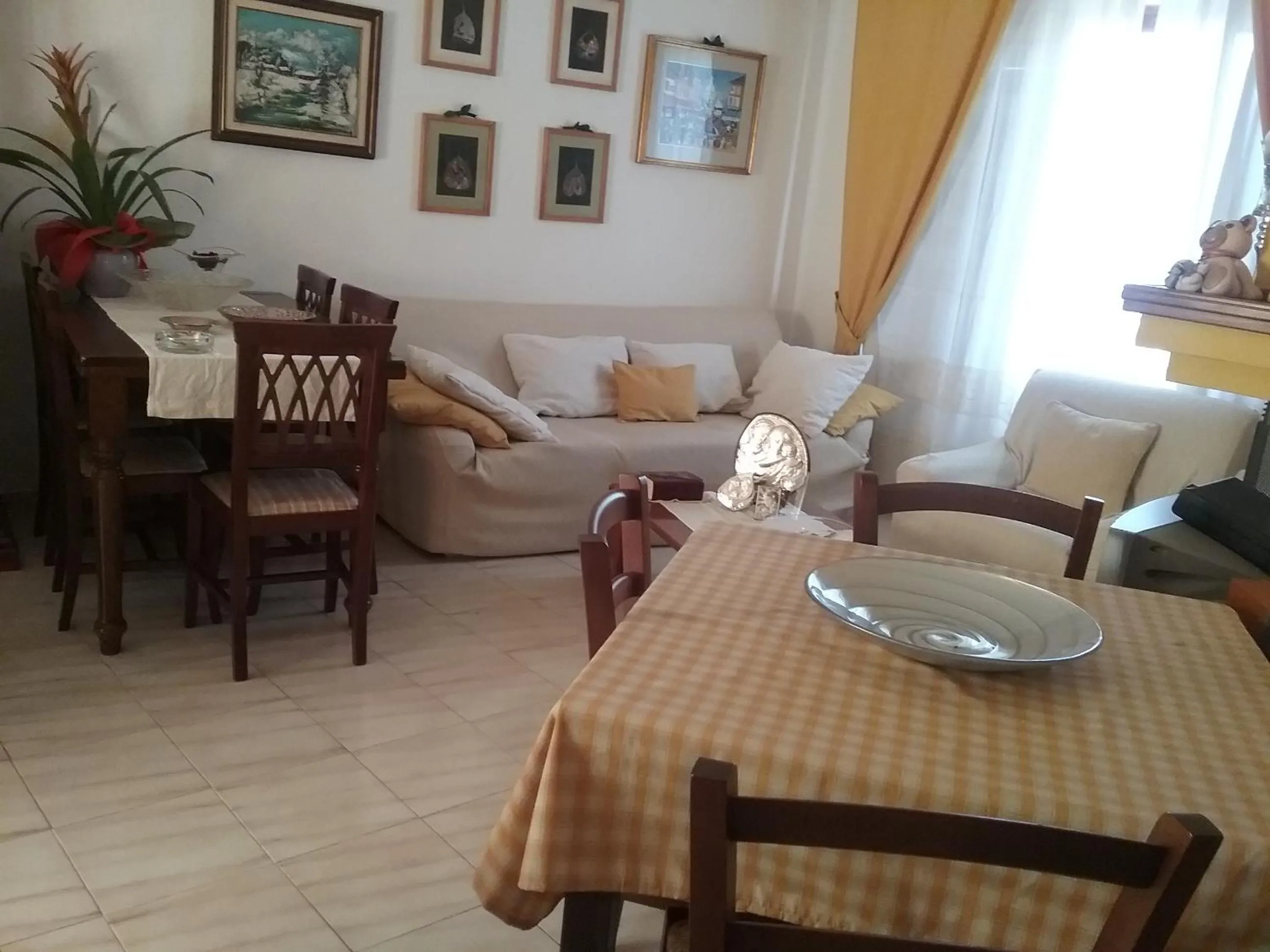 Communal lounge/ TV room in Su Cunventu