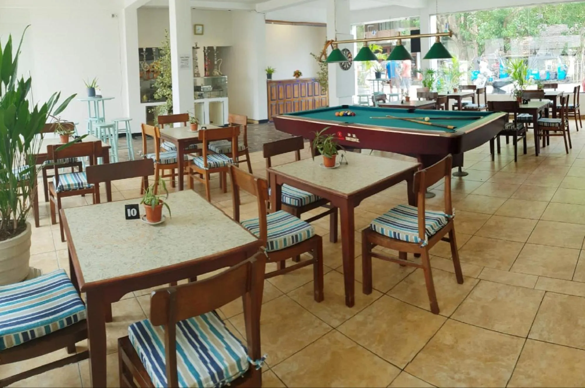 Restaurant/places to eat in Hotel Blue Note