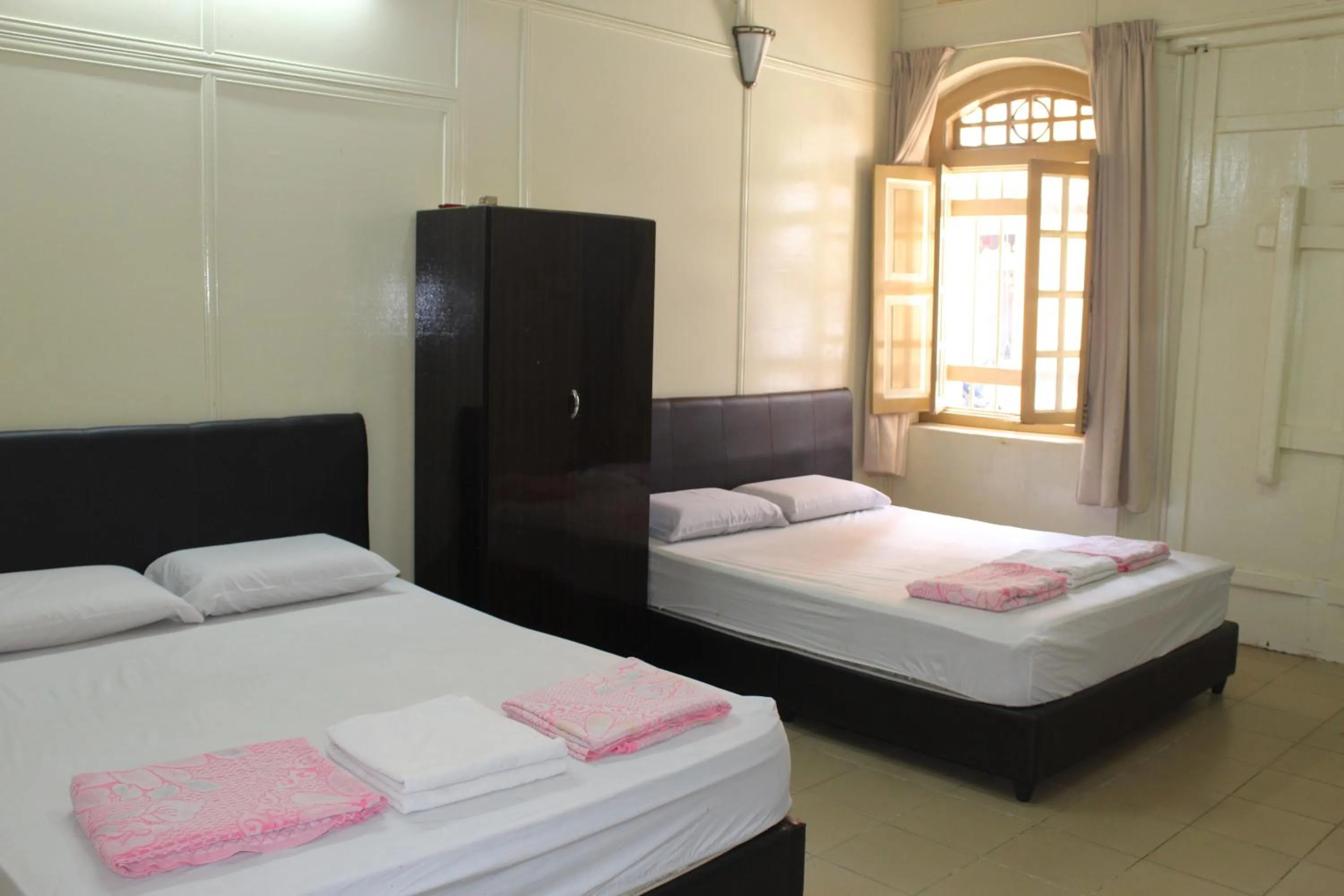 Photo of the whole room, Bed in Old Penang Hotel - Trang Road