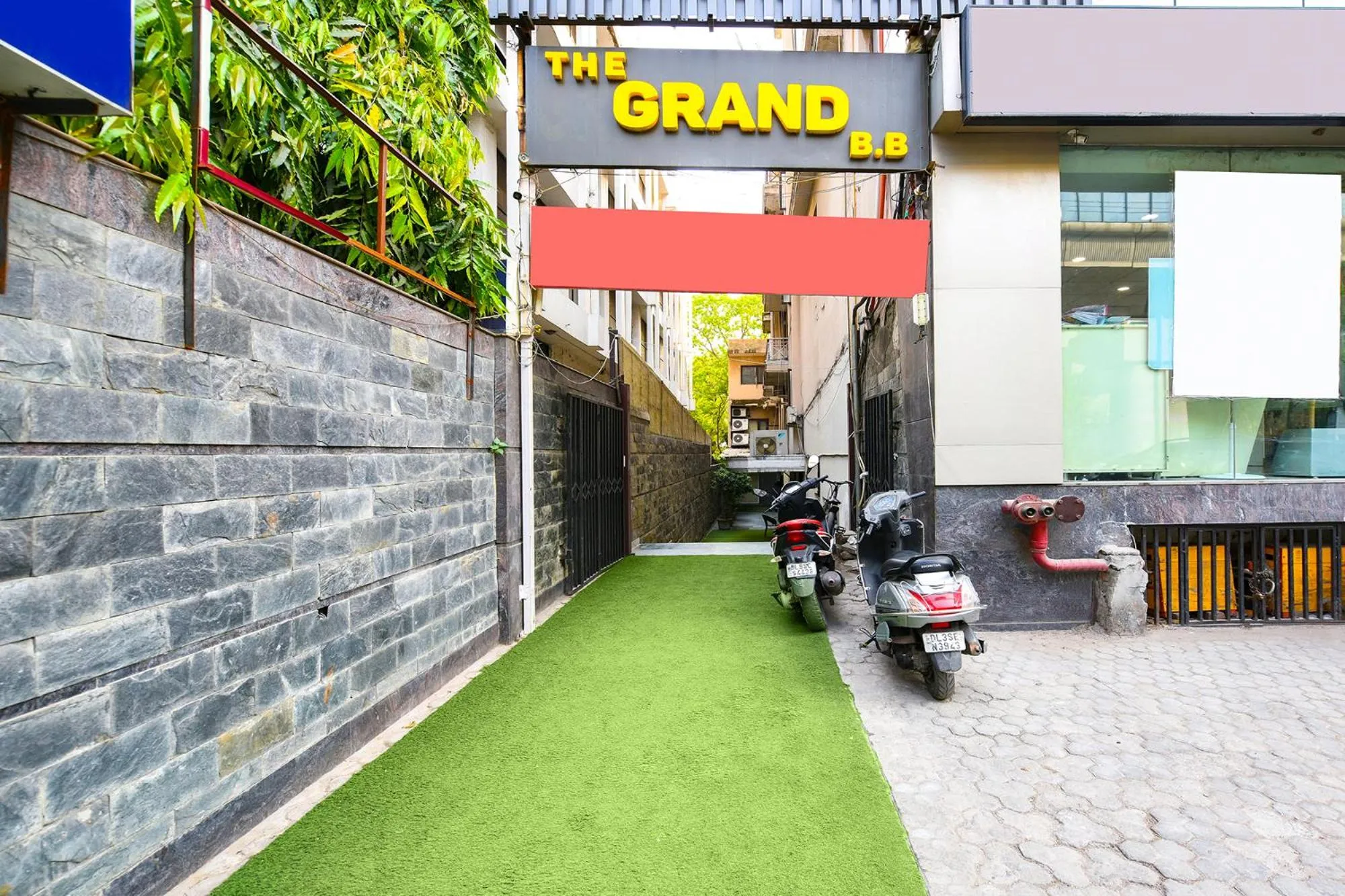 Facade/entrance in FabHotel Grand Boutique