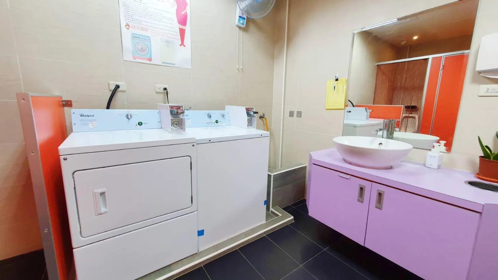 washing machine in Apple Hotel