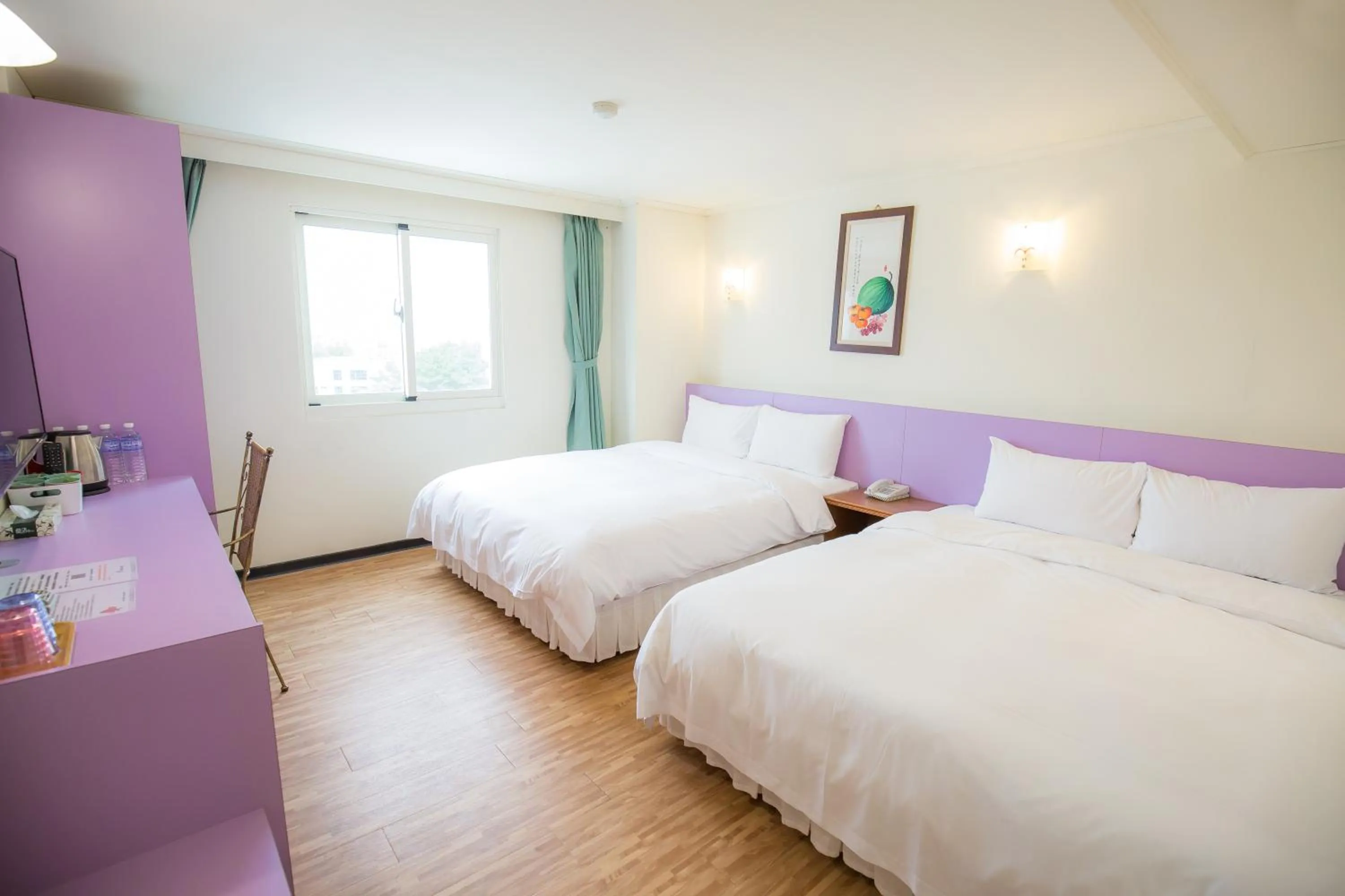 Photo of the whole room, Bed in Apple Hotel