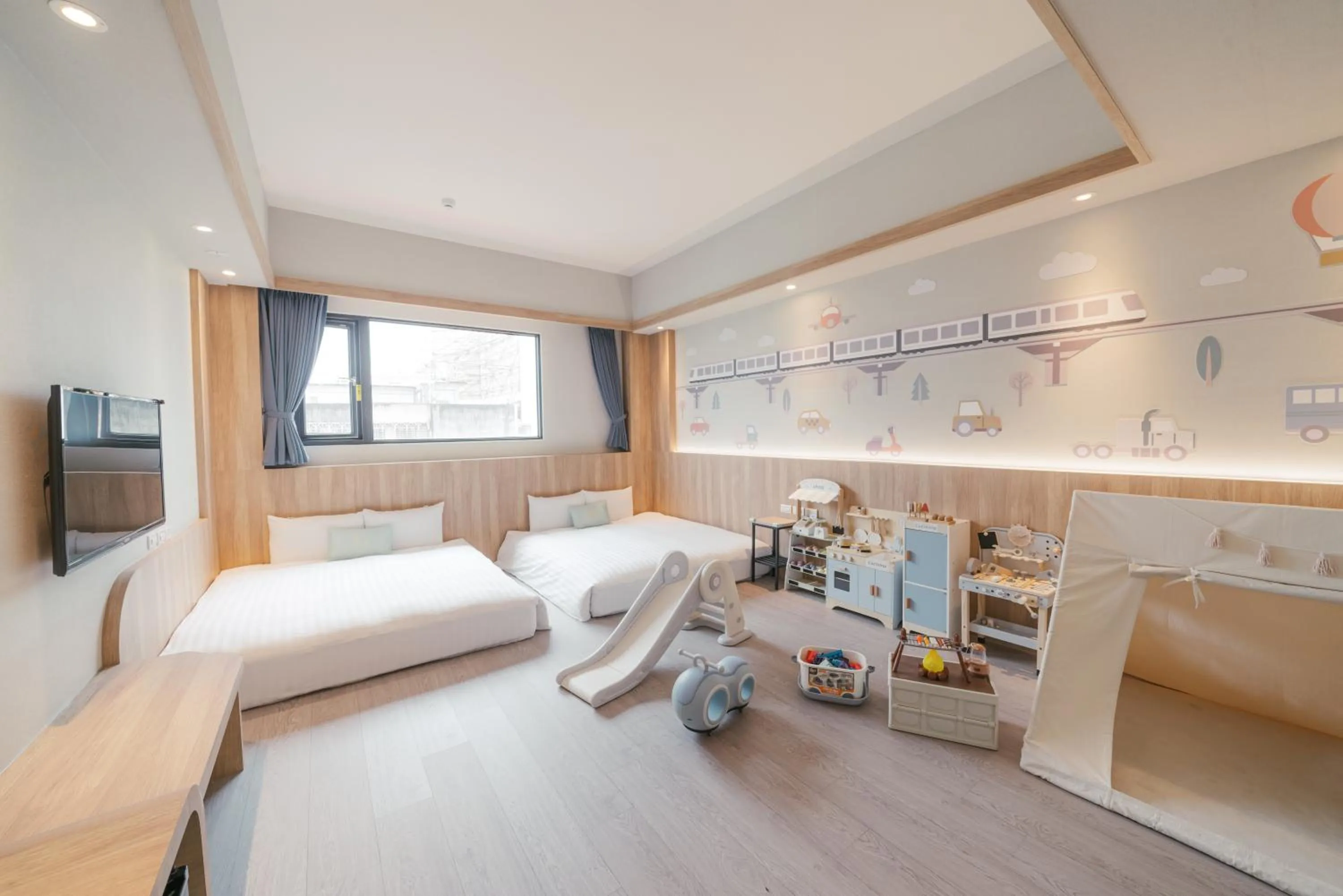 Children play ground, Bed in Hotel Liyaou