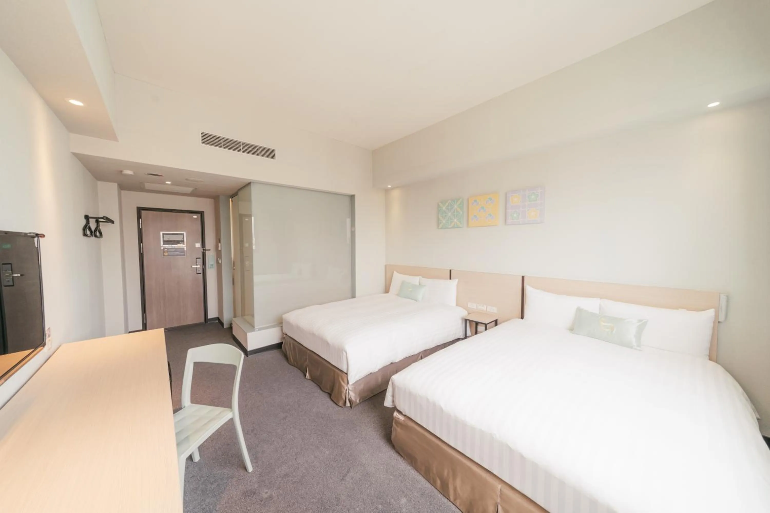 Photo of the whole room, Bed in Hotel Liyaou