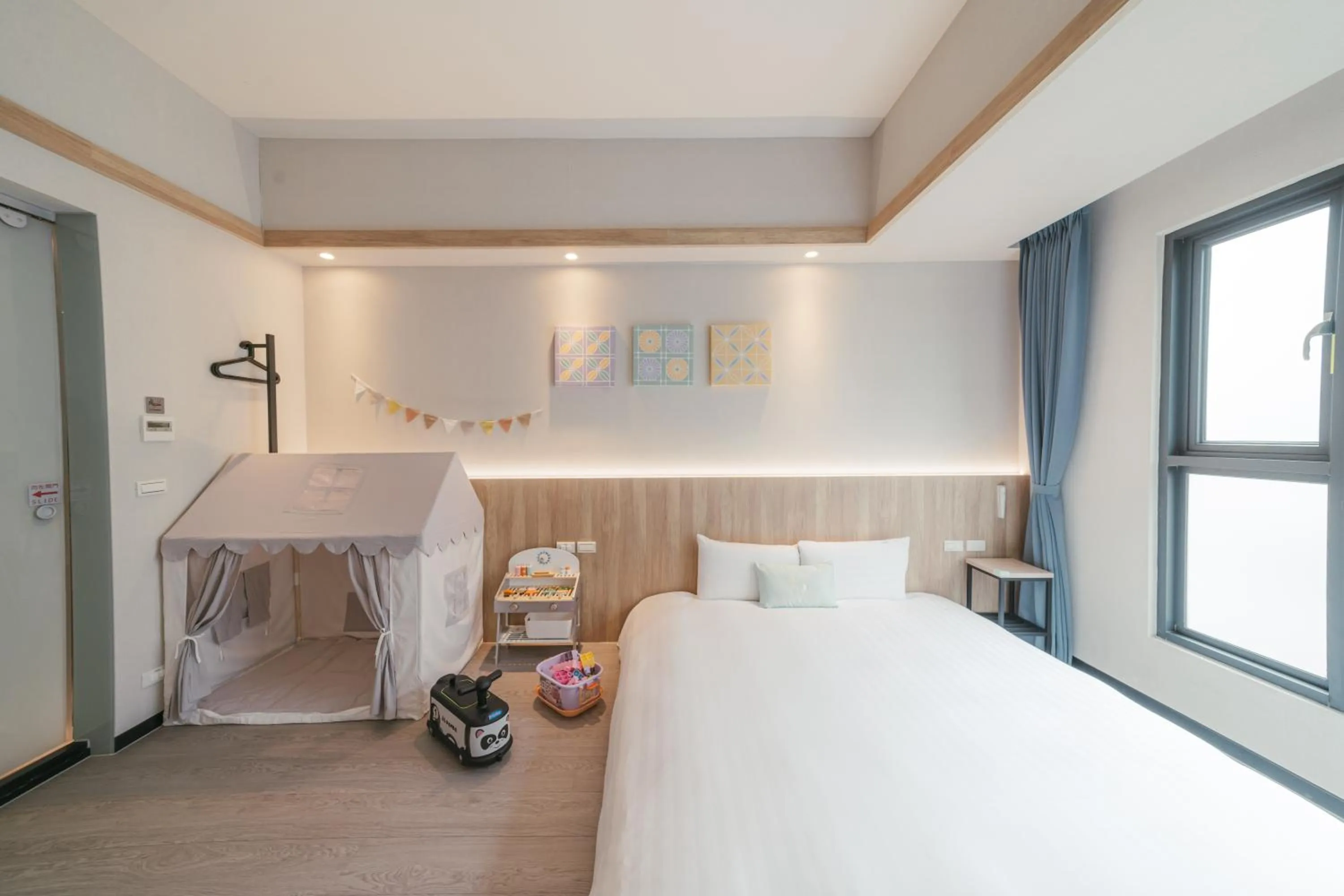 Children play ground, Bed in Hotel Liyaou