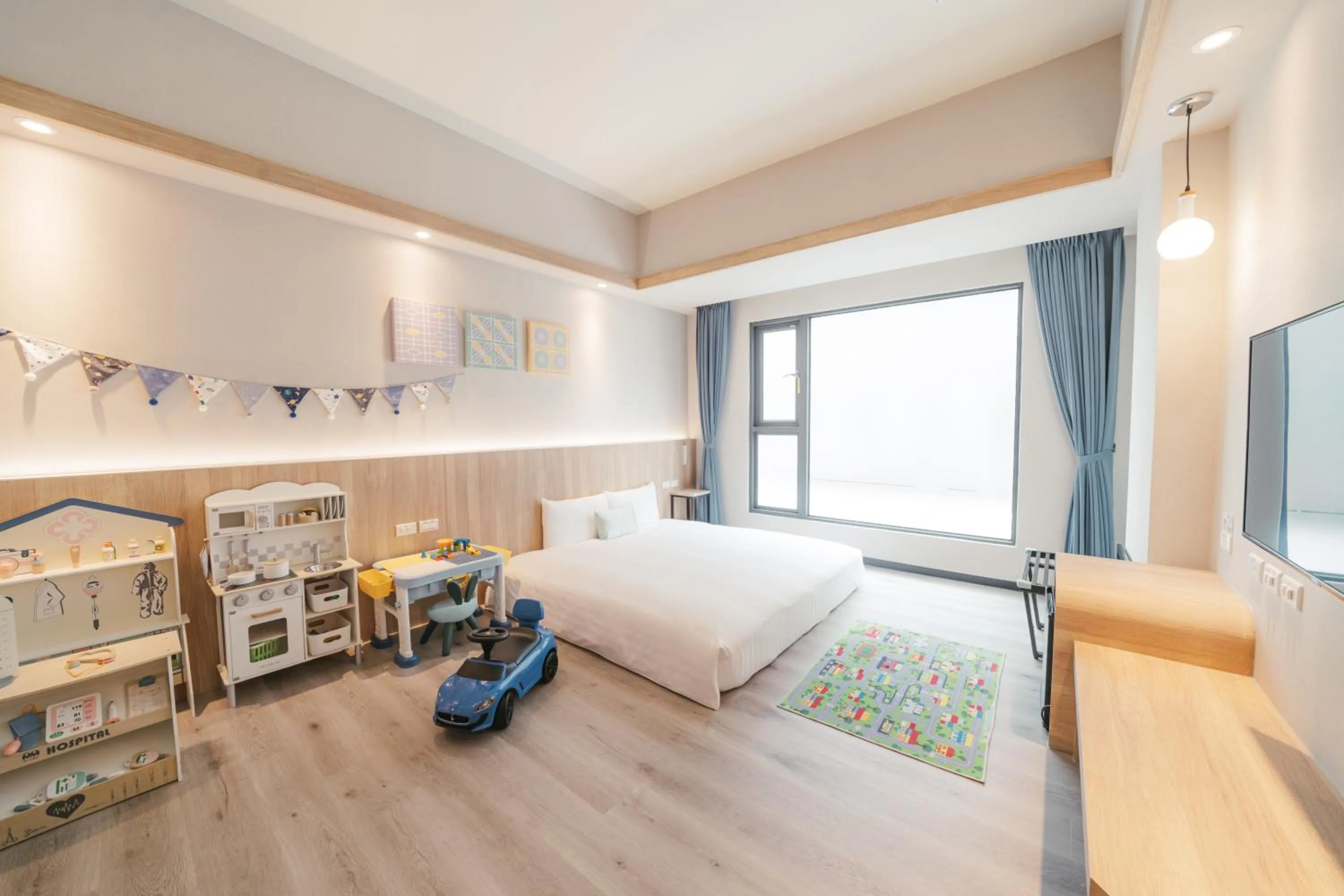 Children play ground, Bed in Hotel Liyaou