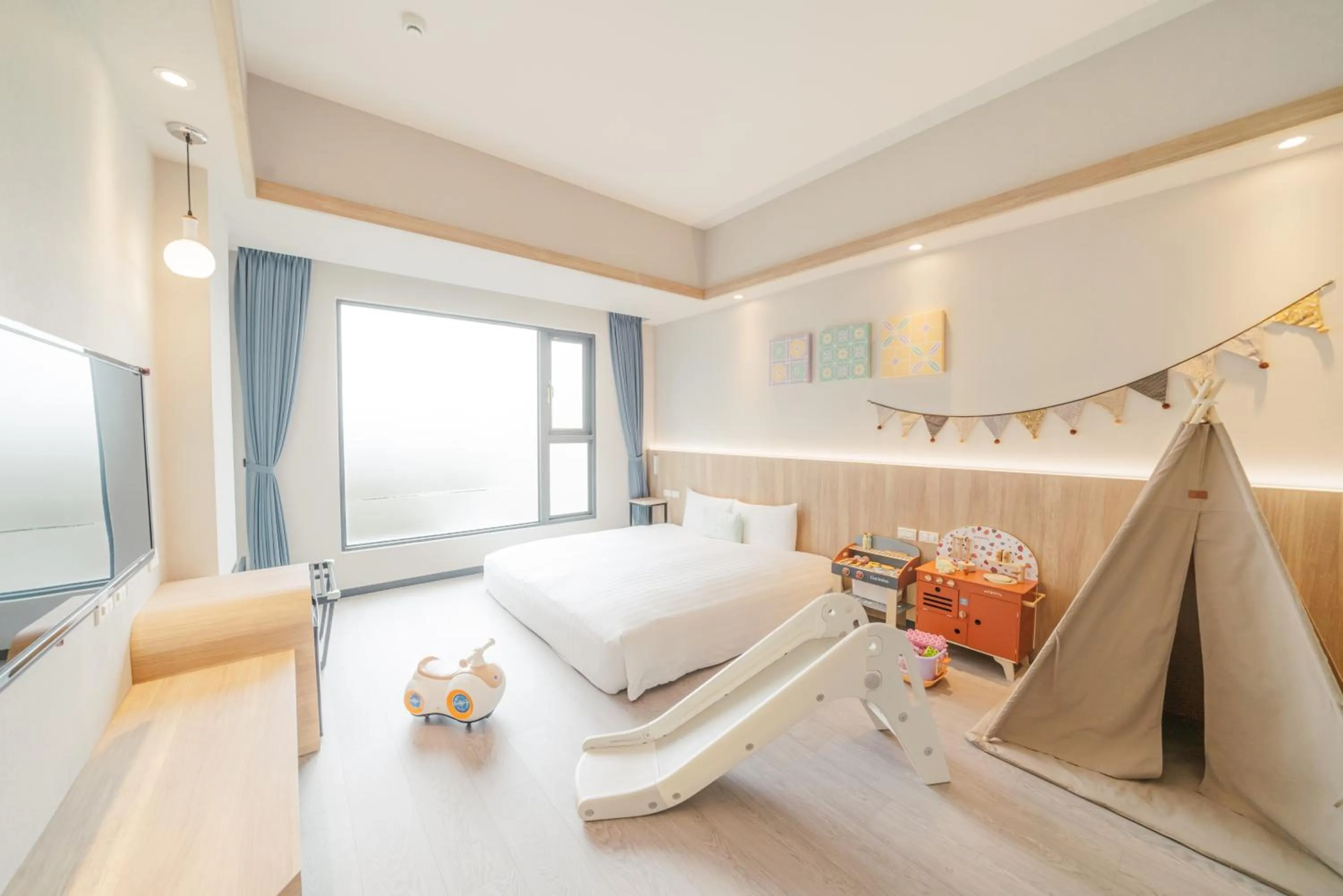 Children play ground, Bed in Hotel Liyaou