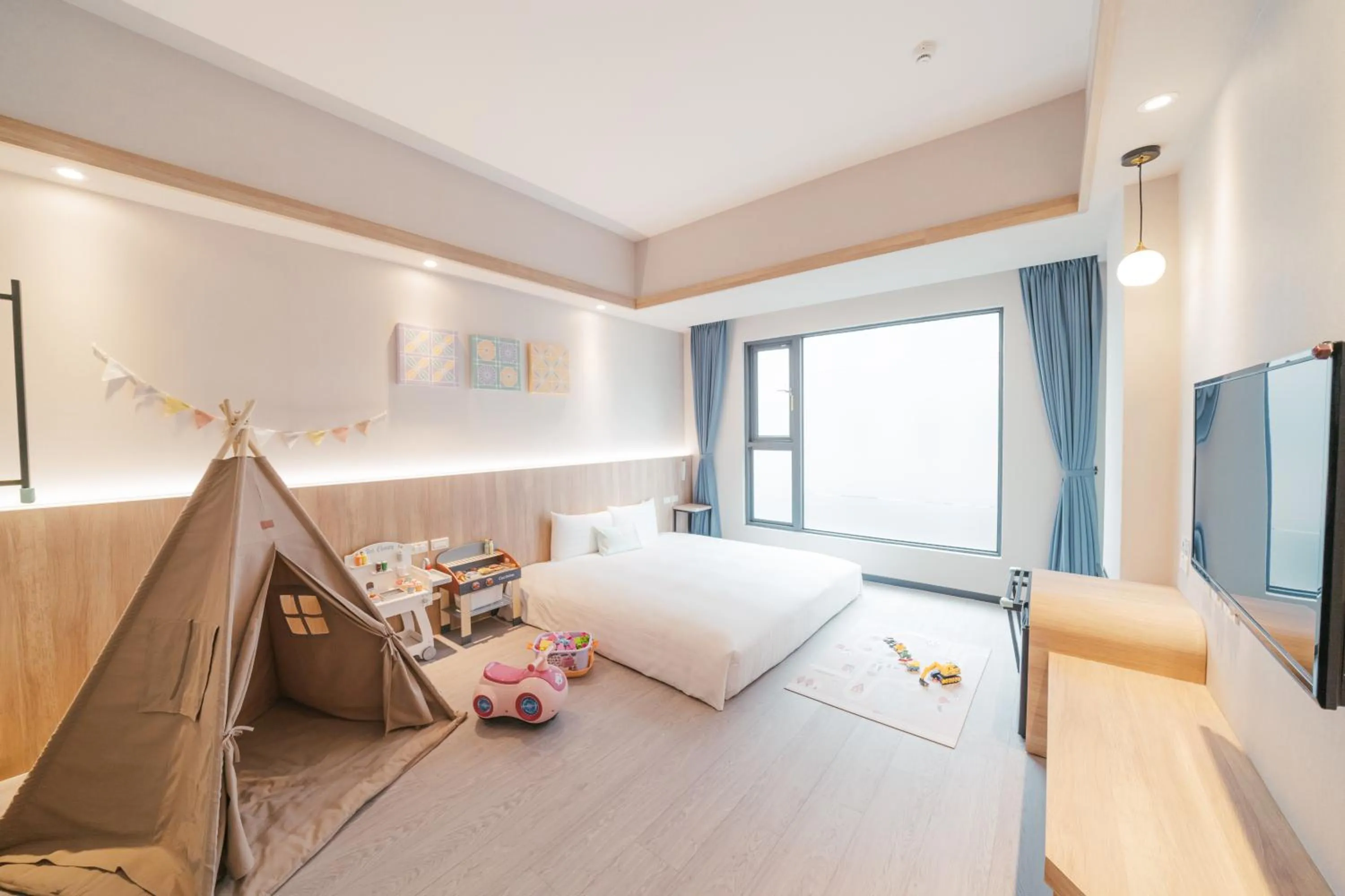 Children play ground, Bed in Hotel Liyaou