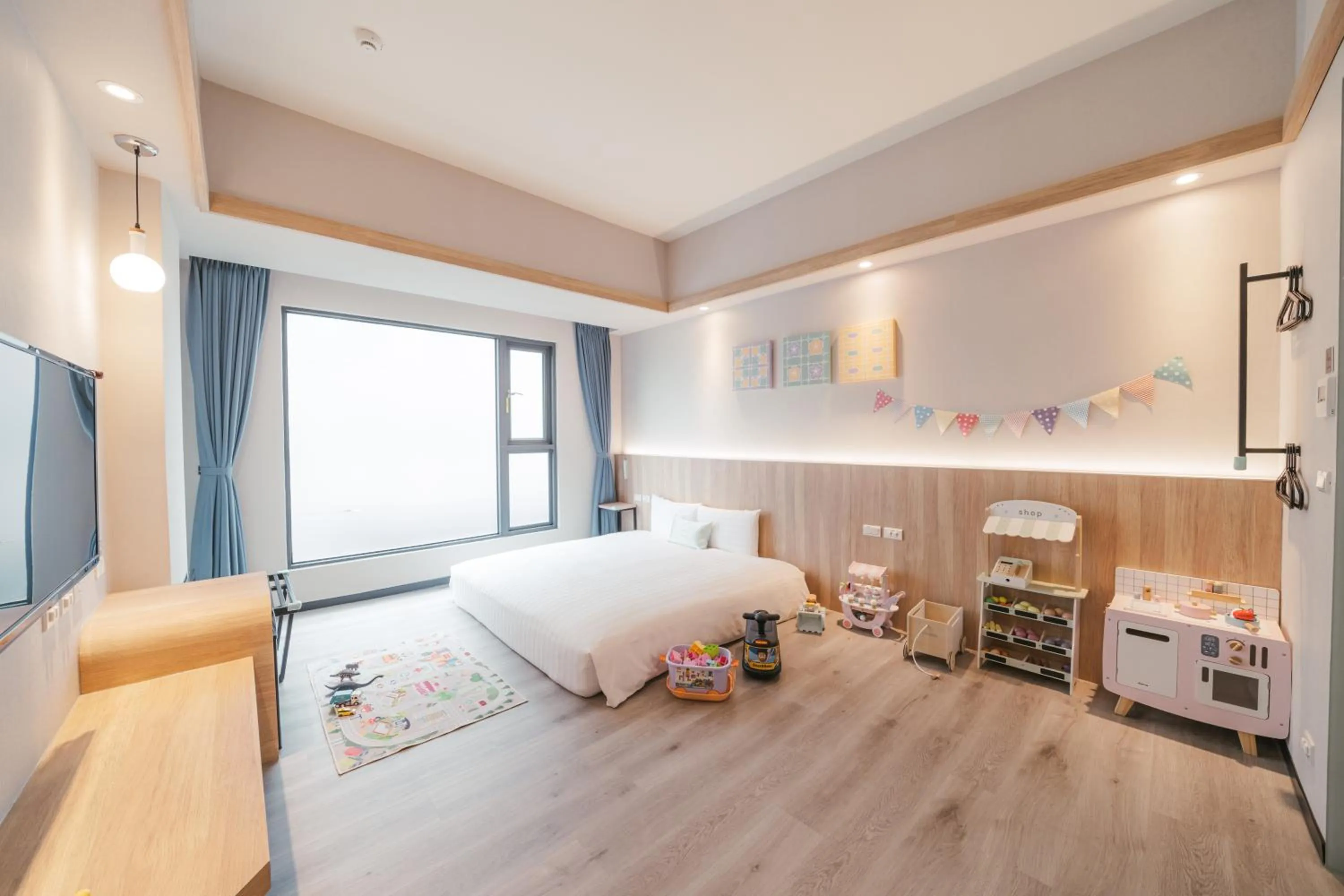 Children play ground, Bed in Hotel Liyaou