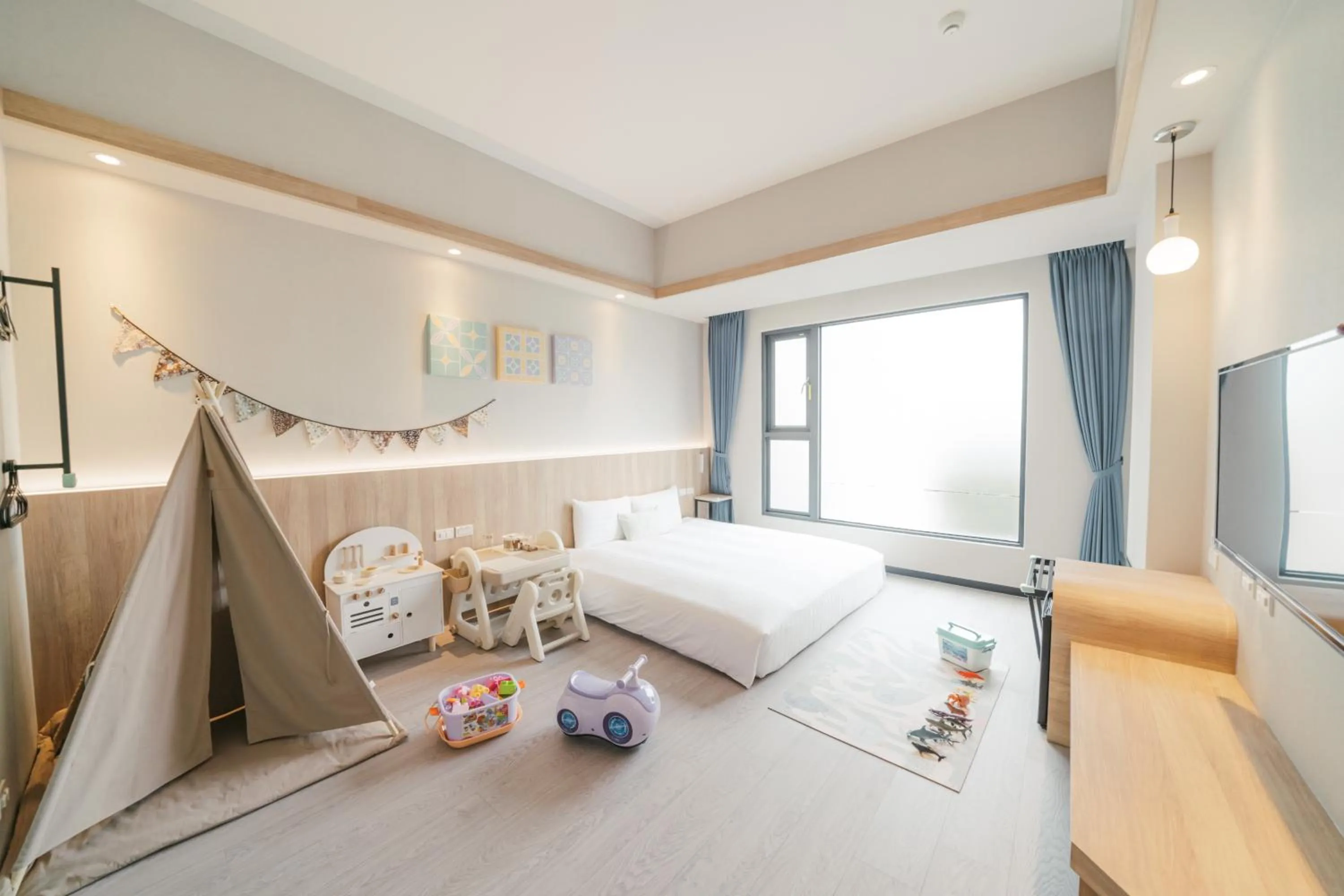 Children play ground, Bed in Hotel Liyaou