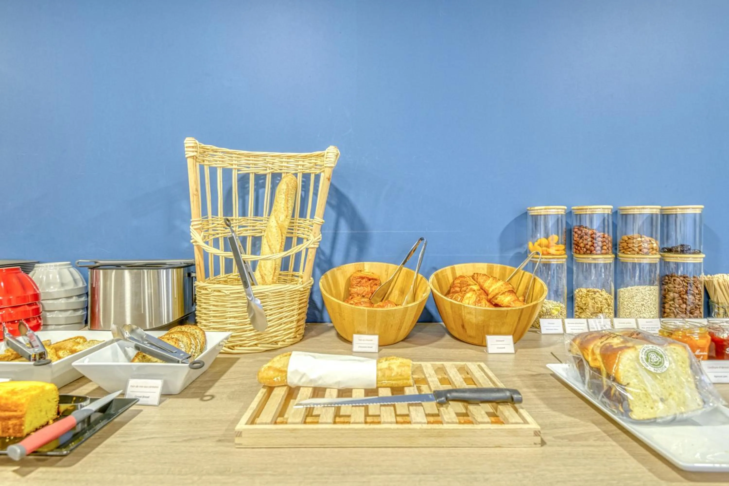 Food and drinks in Aparthotel Adagio Access Saint Nazaire