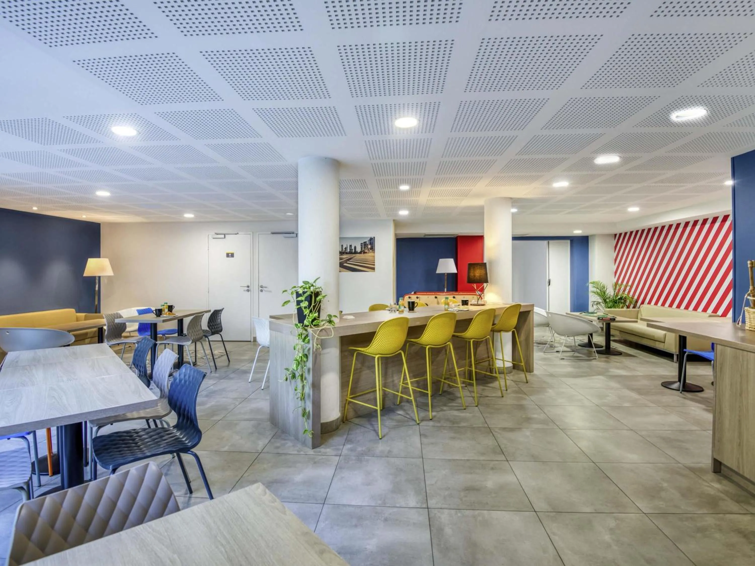 Breakfast in Aparthotel Adagio Access Saint Nazaire