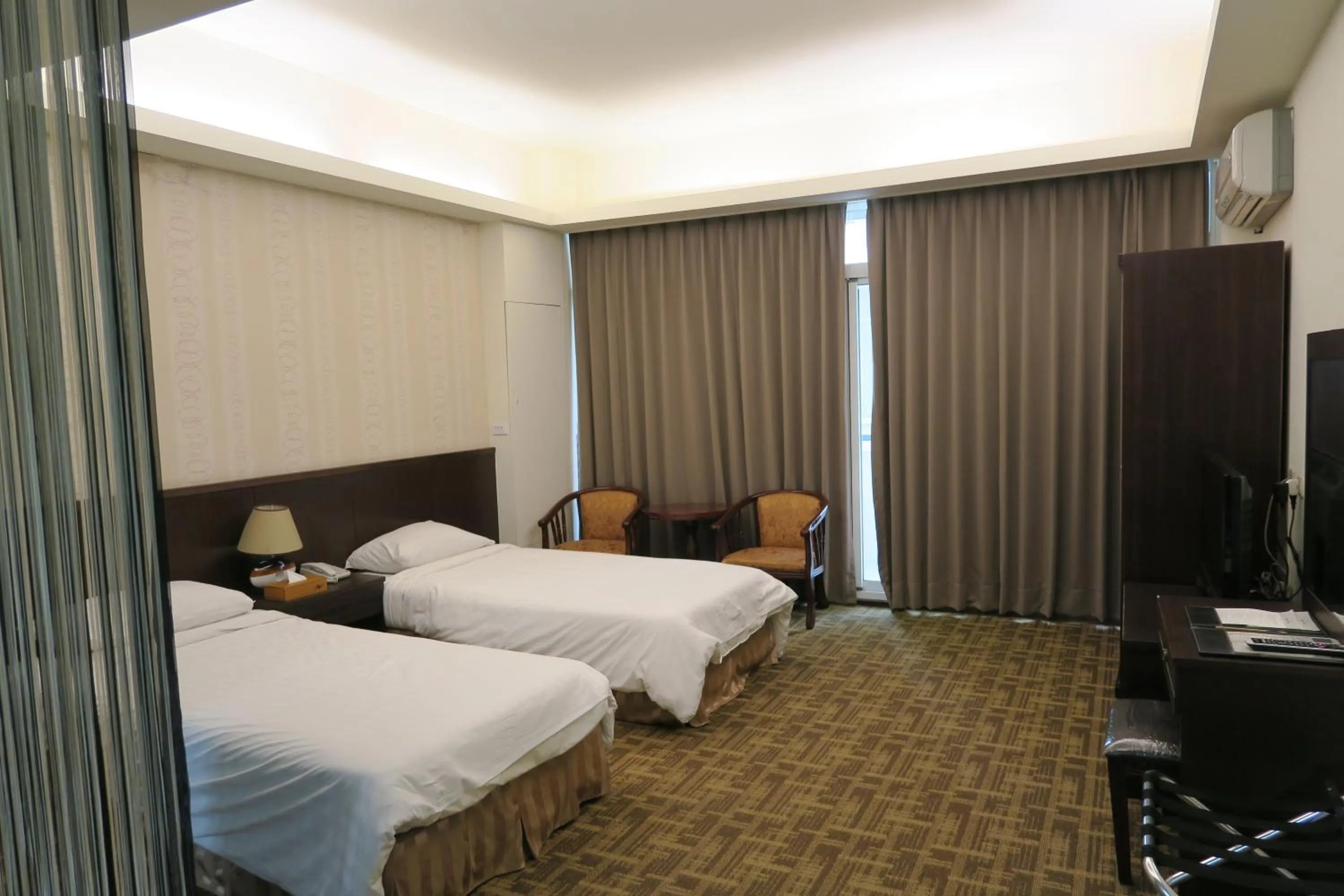 Photo of the whole room, Bed in Moon Villa