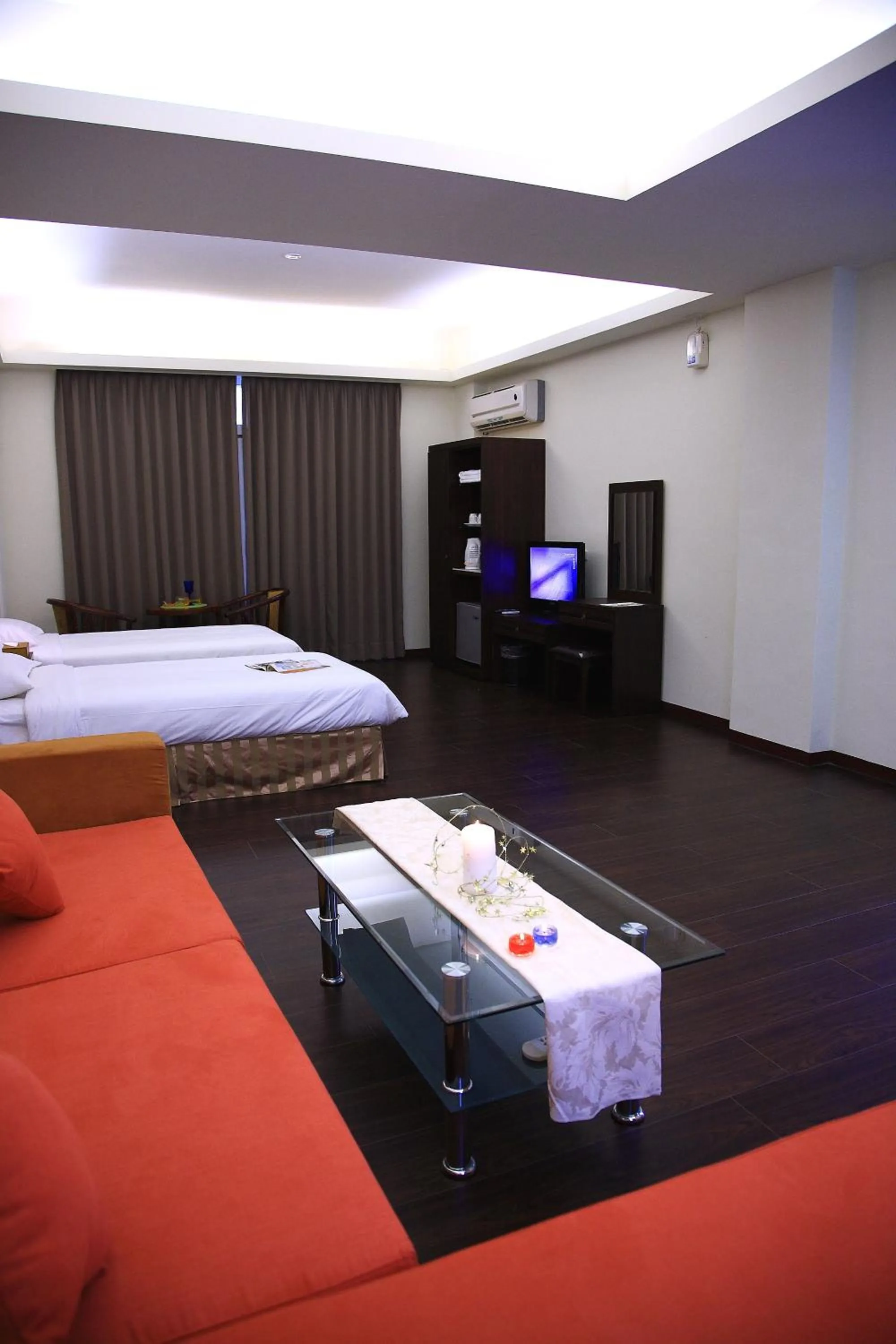 Photo of the whole room, Bed in Moon Villa