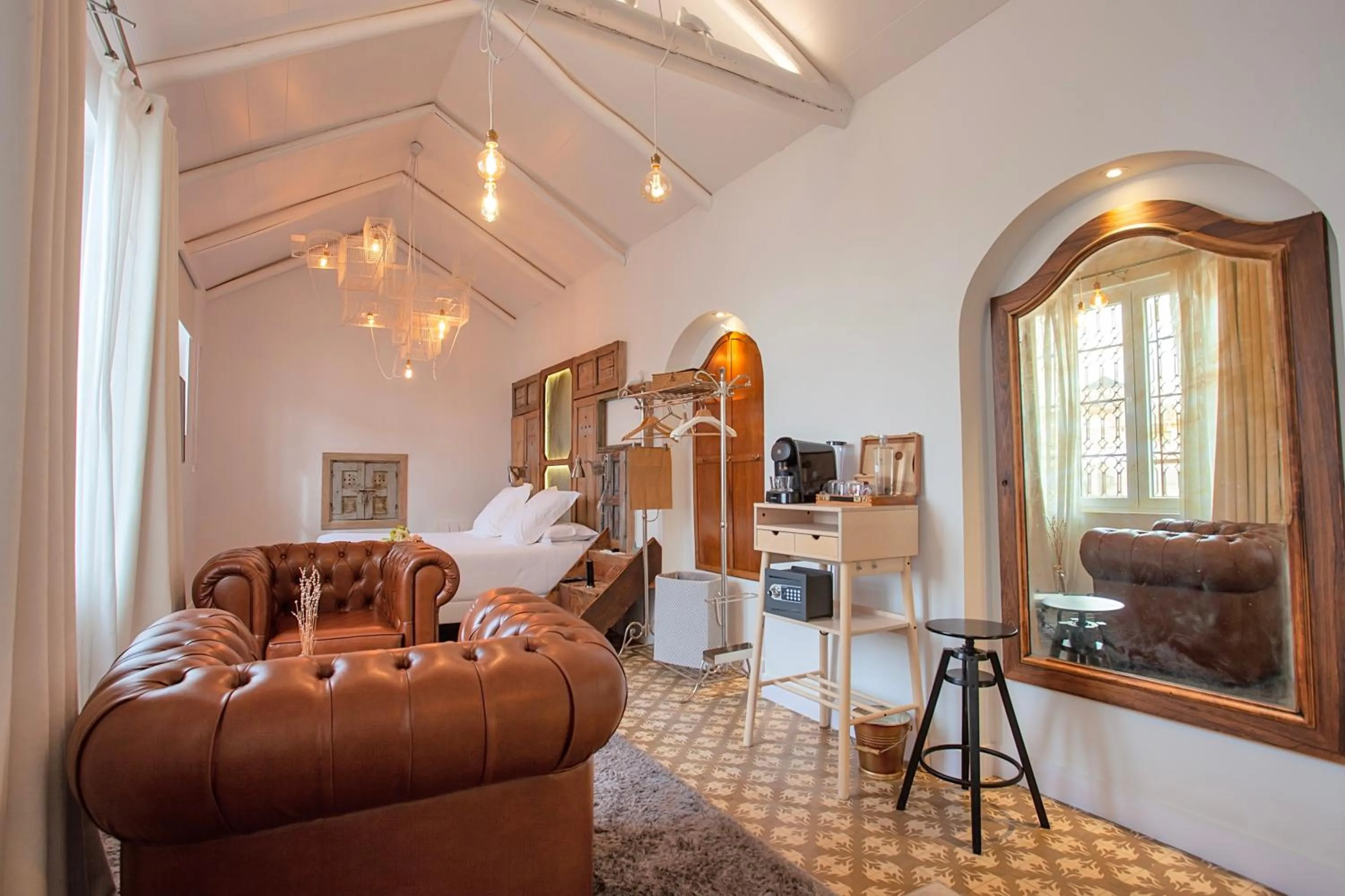 Living room, Bed in Hotel Madinat