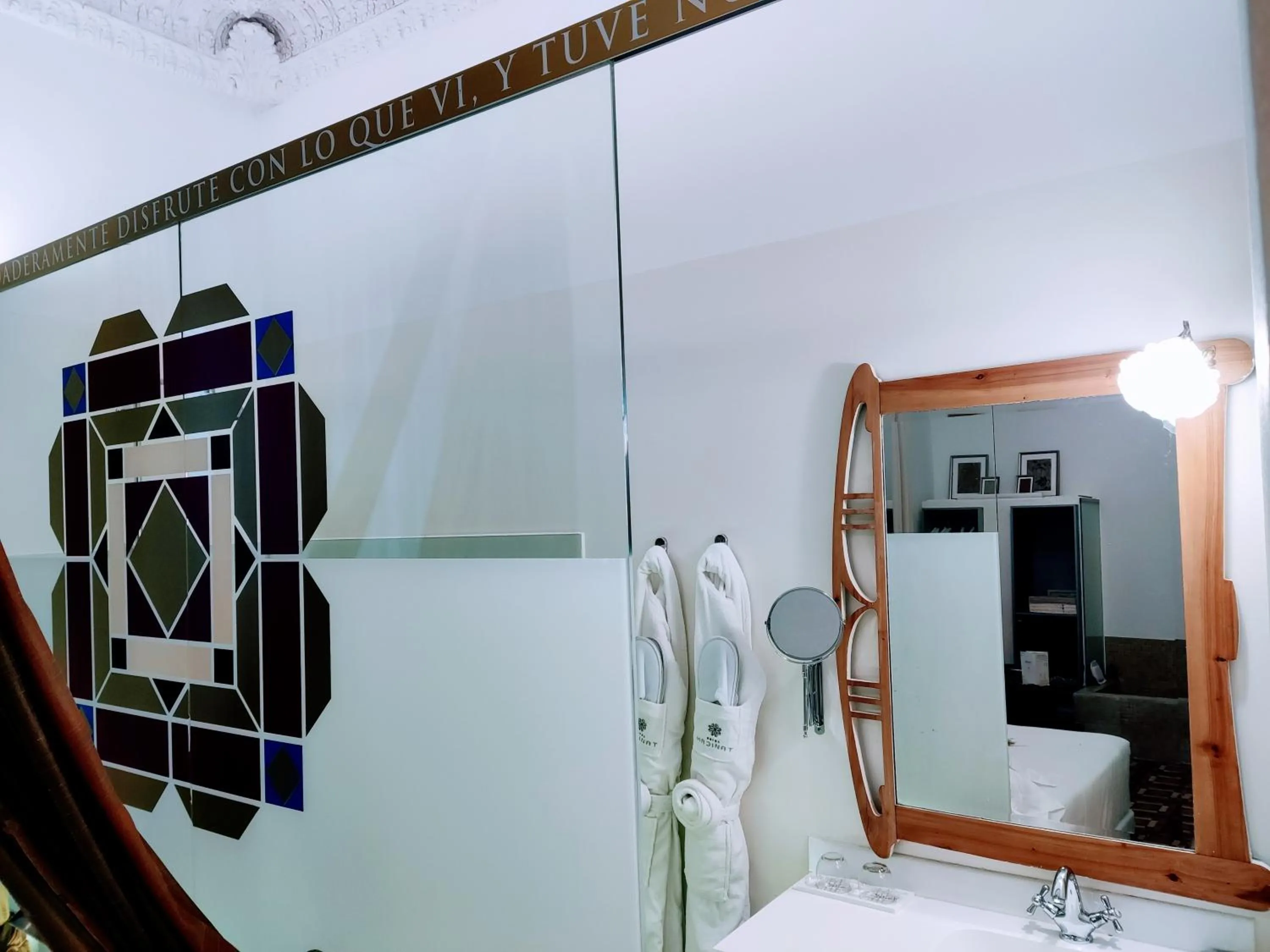 Shower in Hotel Madinat