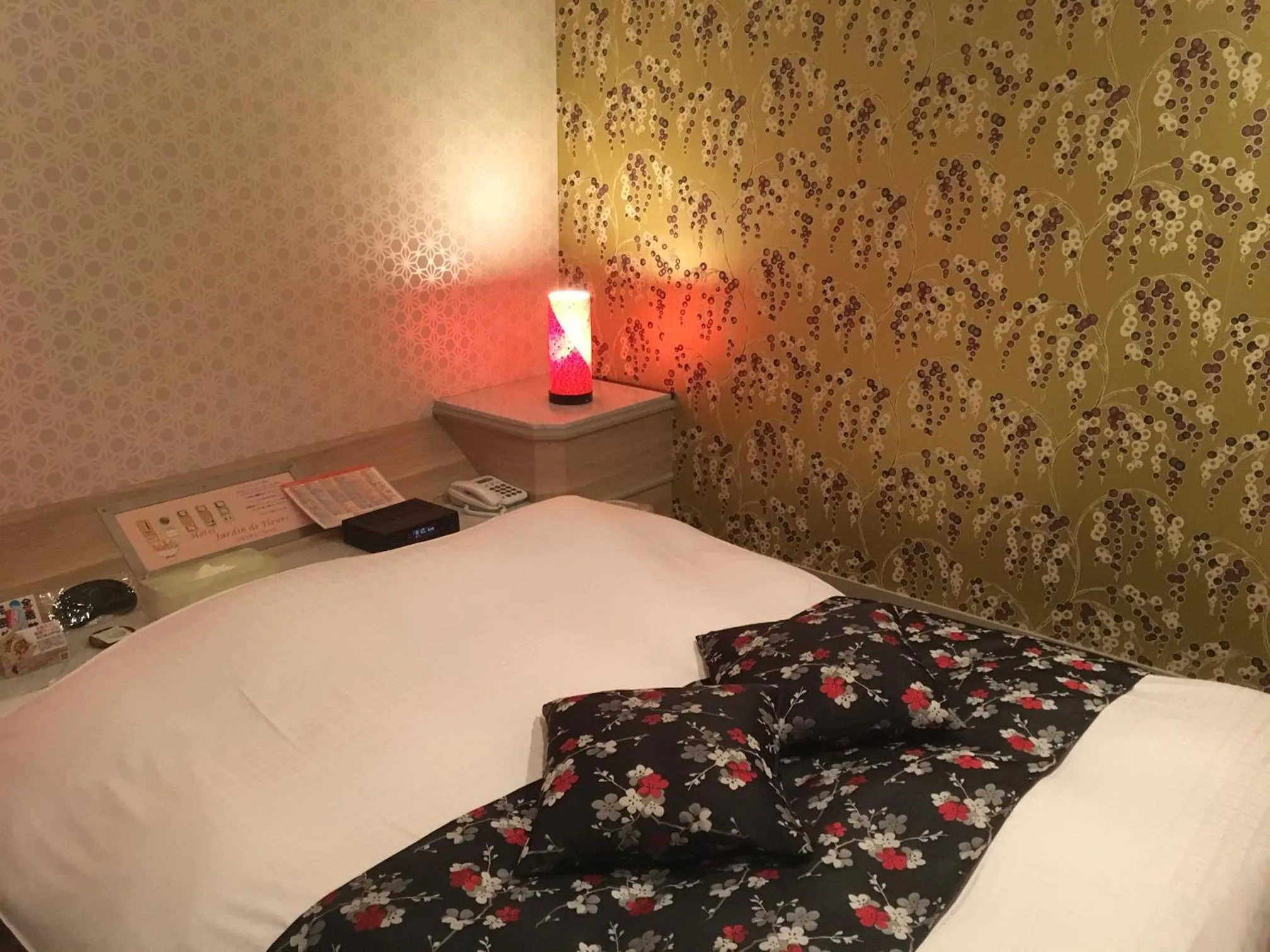 Bed in Hotel Jardin de Fleurs (Adult Only)