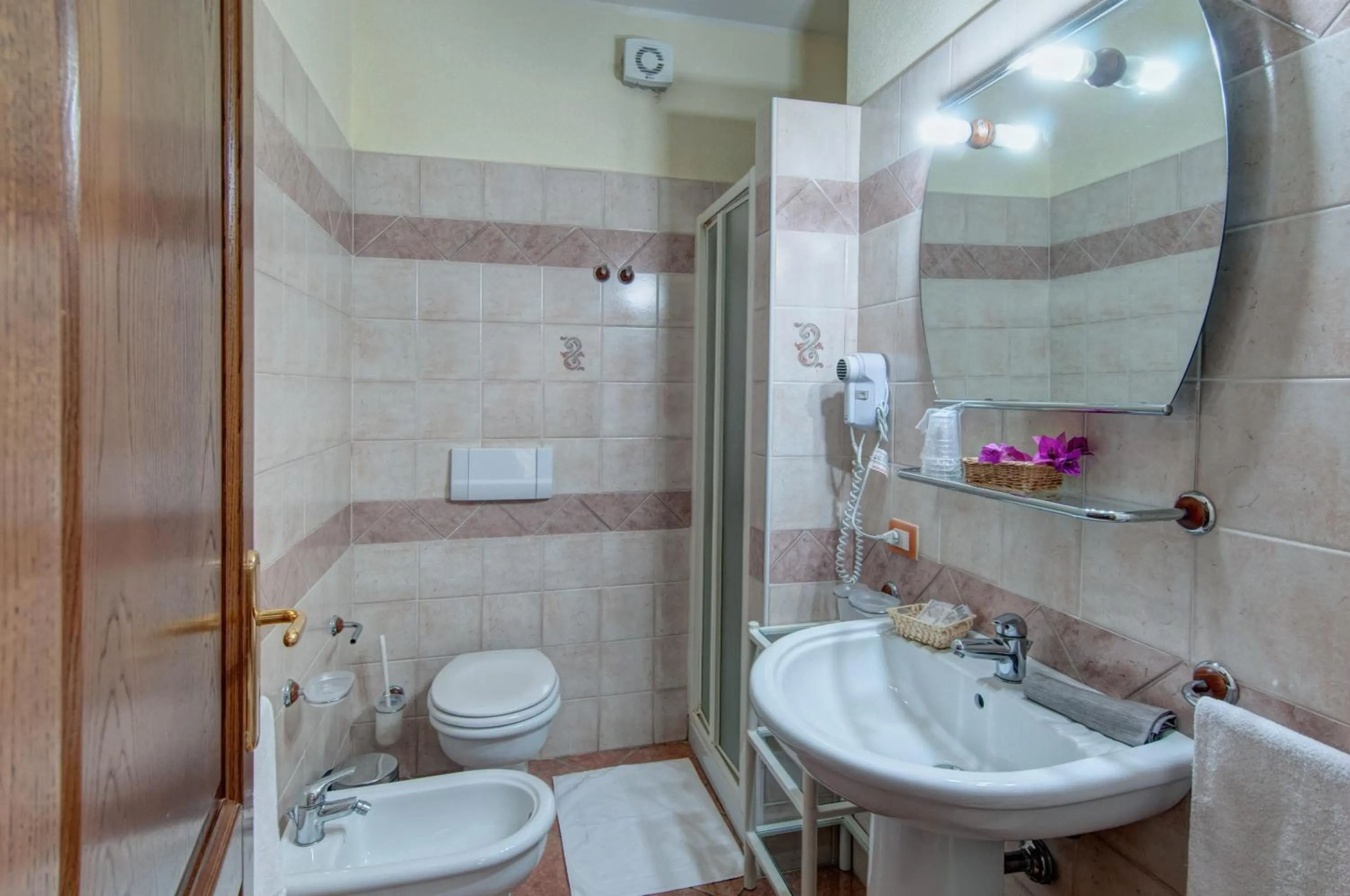 Shower in I Ginepri Hotel