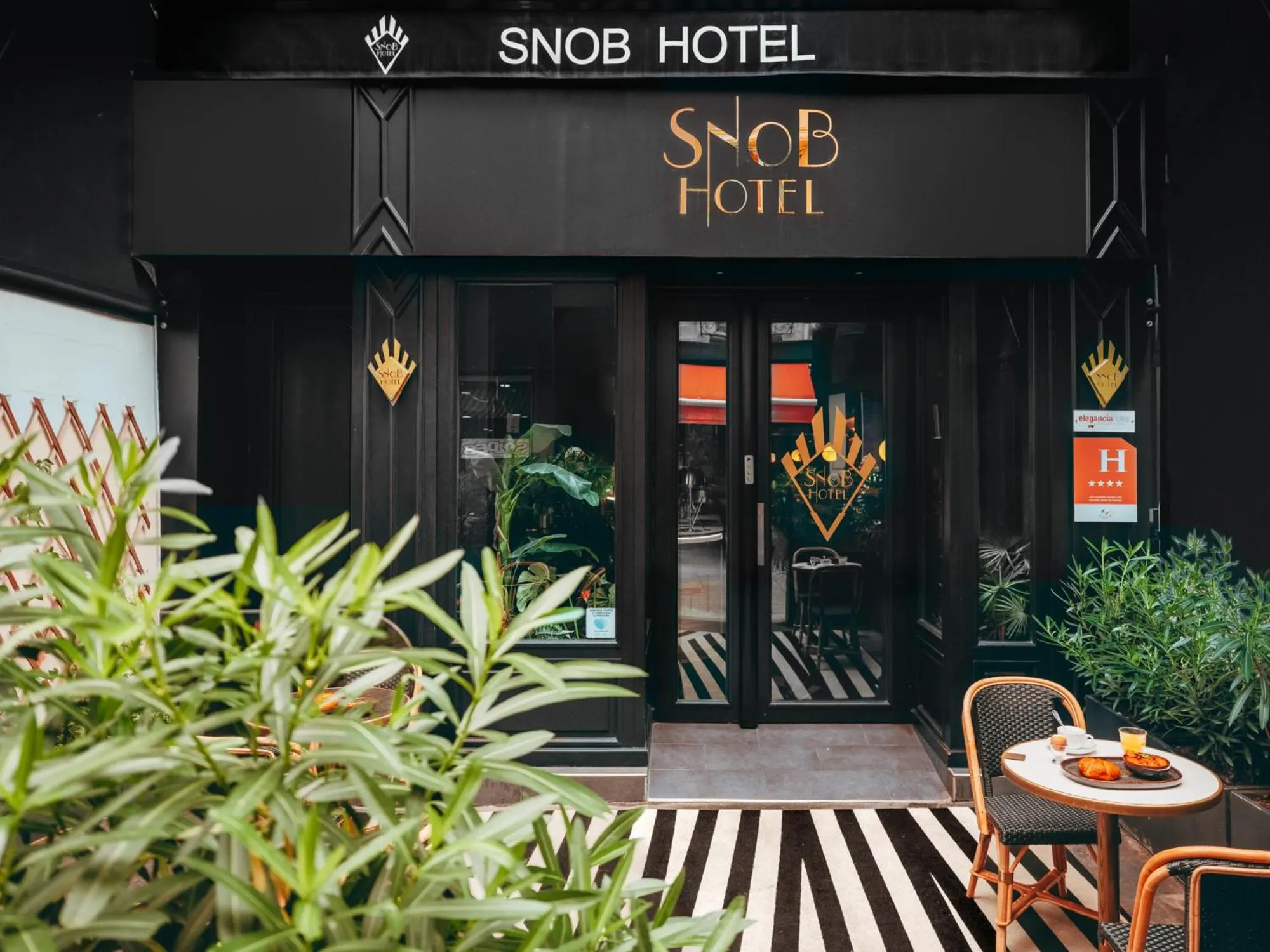 Facade/entrance in Snob Hotel