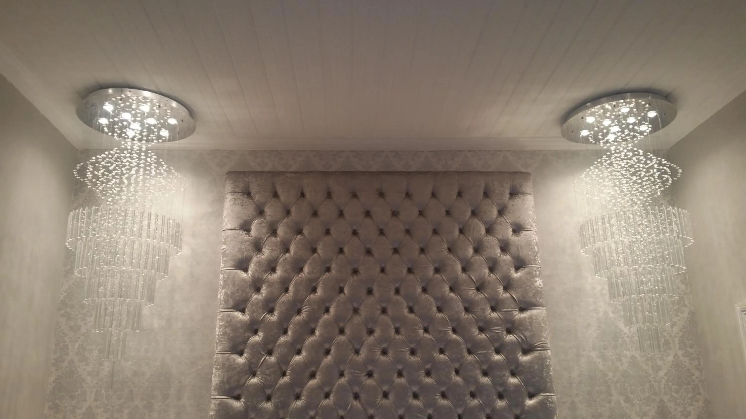 Bed in The Kingsman boutique Hotel