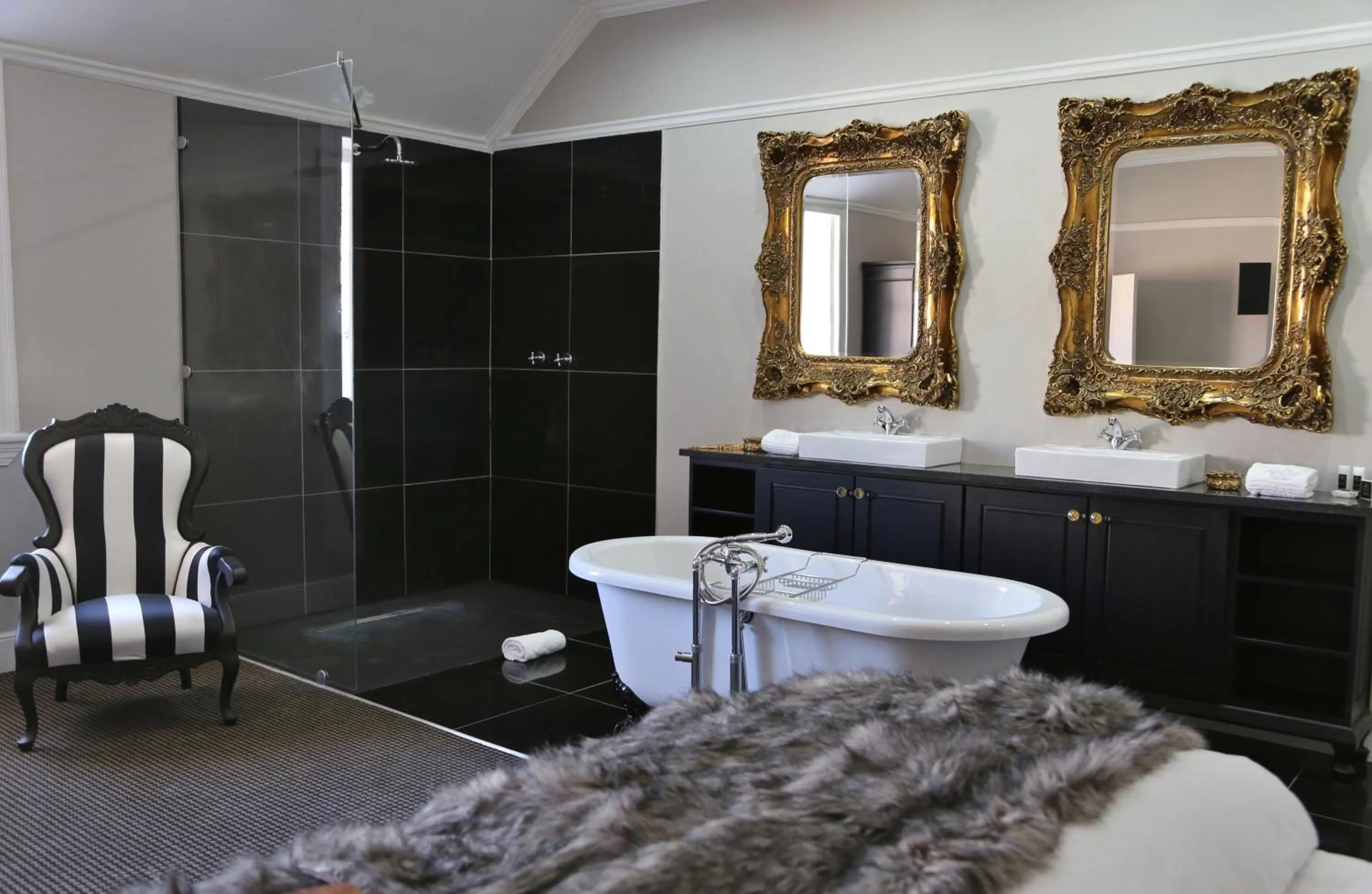 Bathroom in The Kingsman boutique Hotel