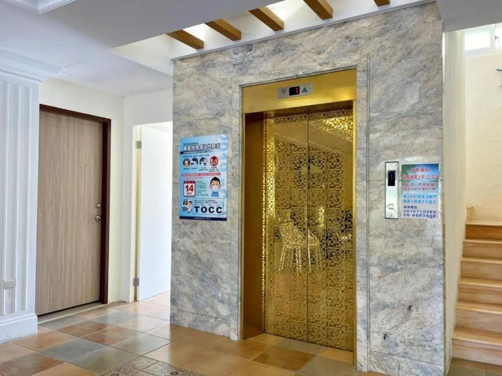 elevator in Island on the Sea