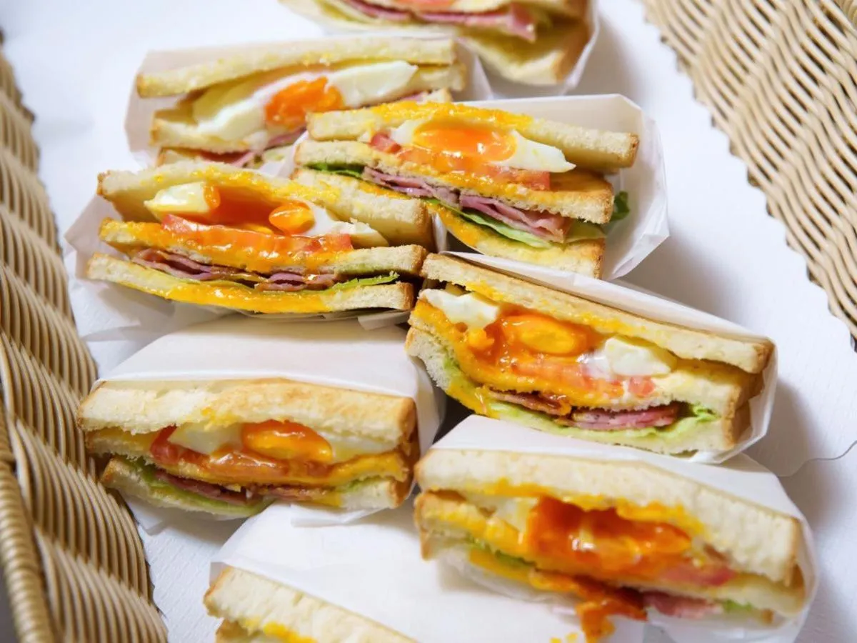 Restaurant/places to eat in Hotel Sakura Suite Osaka Juso