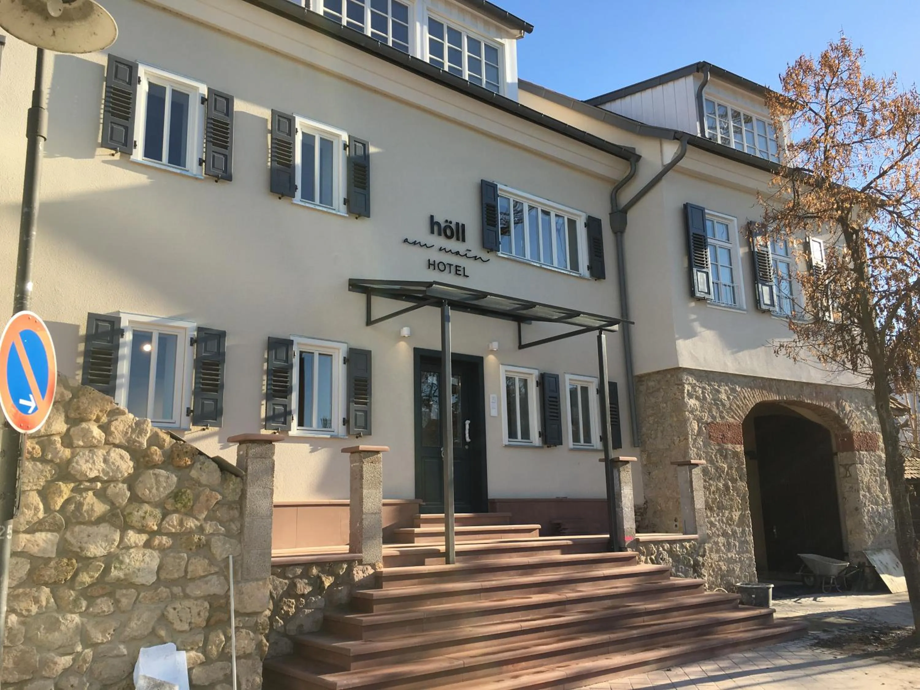 Facade/entrance in Höll am Main