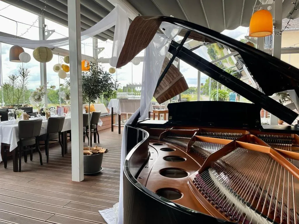 Restaurant/places to eat in Höll am Main