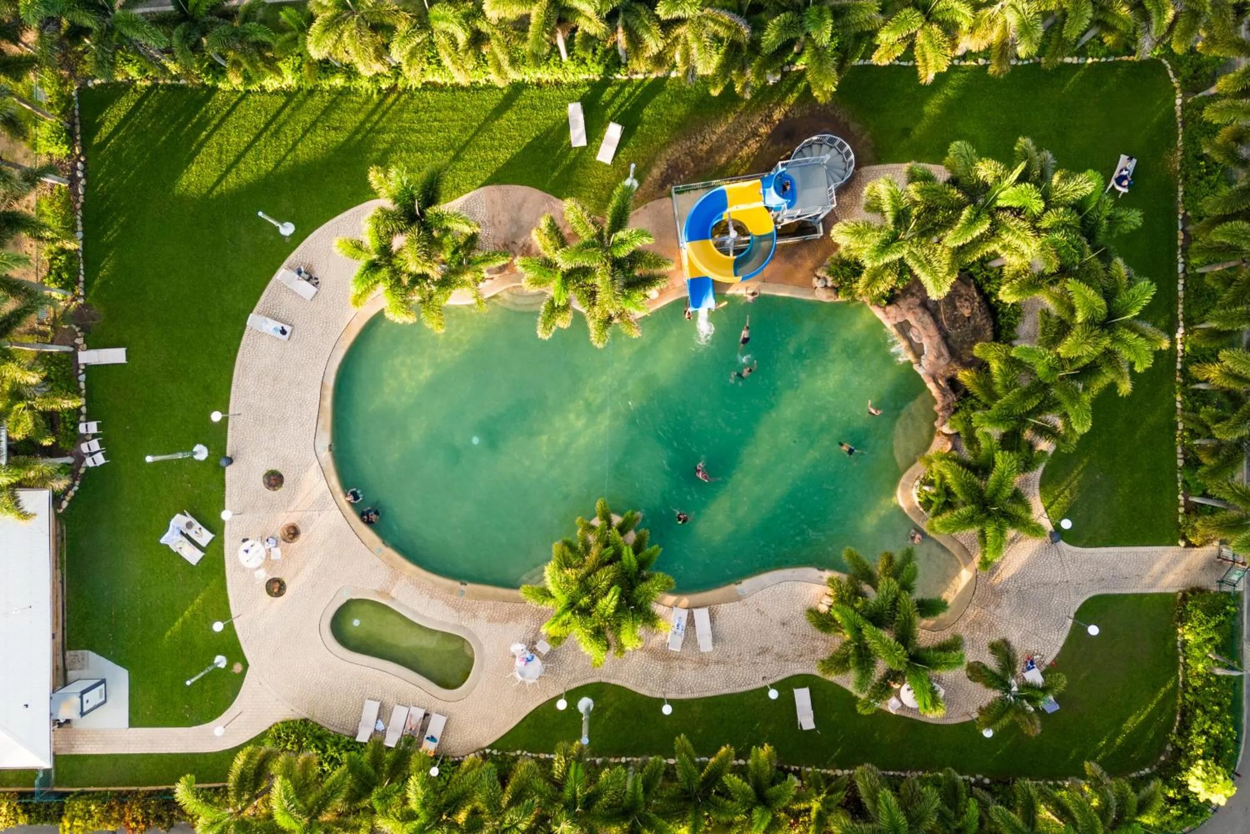 Swimming pool in Tasman Holiday Parks - Rollingstone