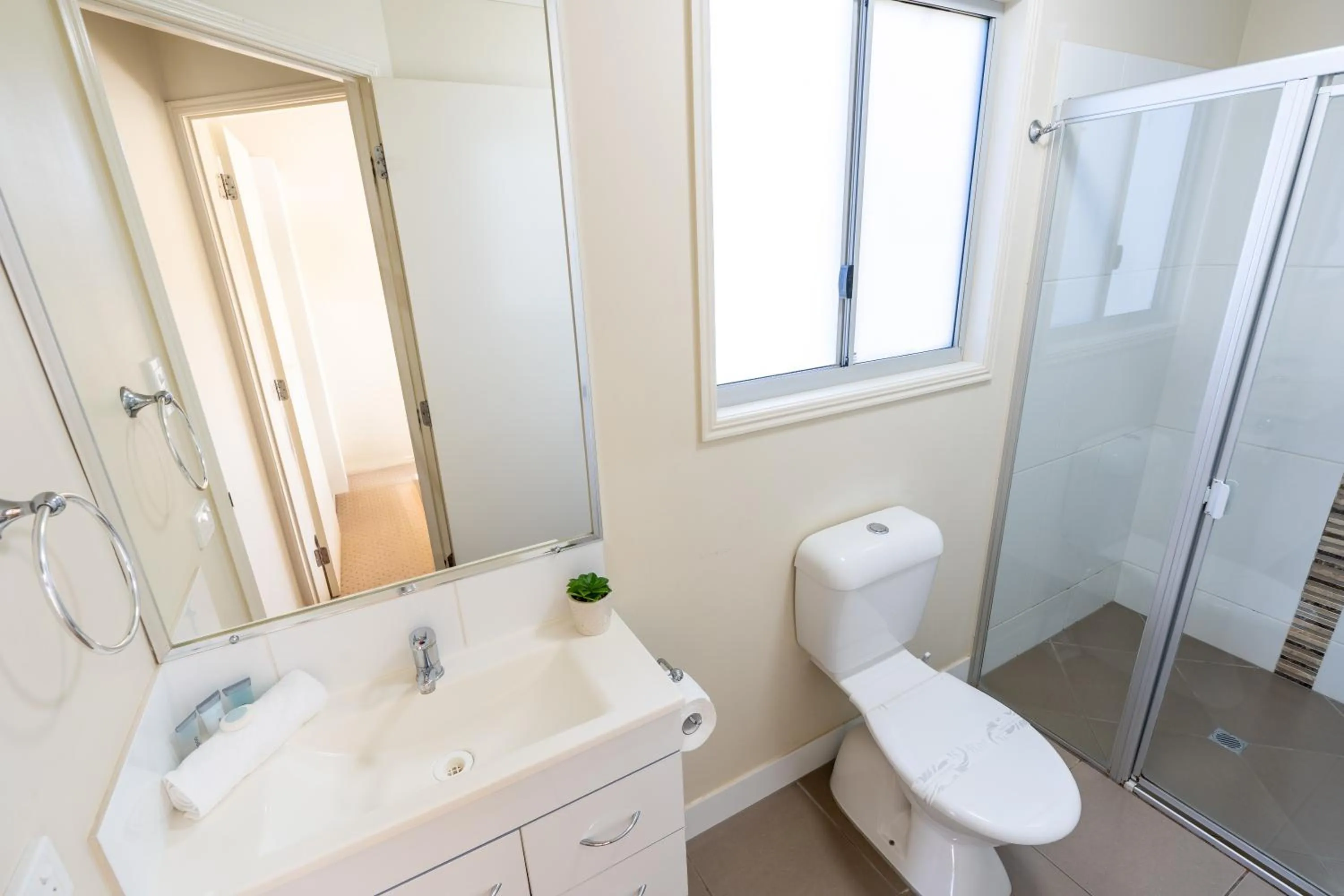 Shower in Tasman Holiday Parks - Rollingstone