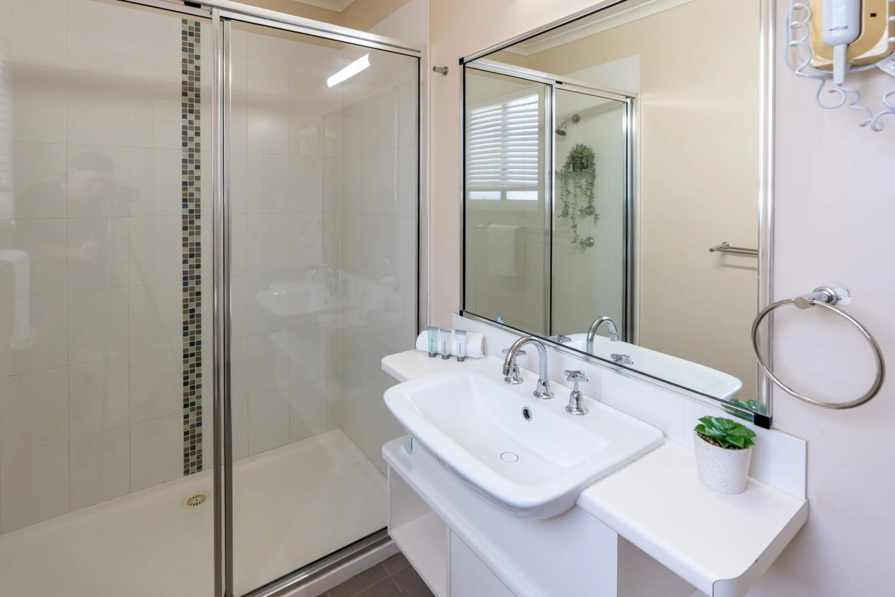 Shower in Tasman Holiday Parks - Rollingstone