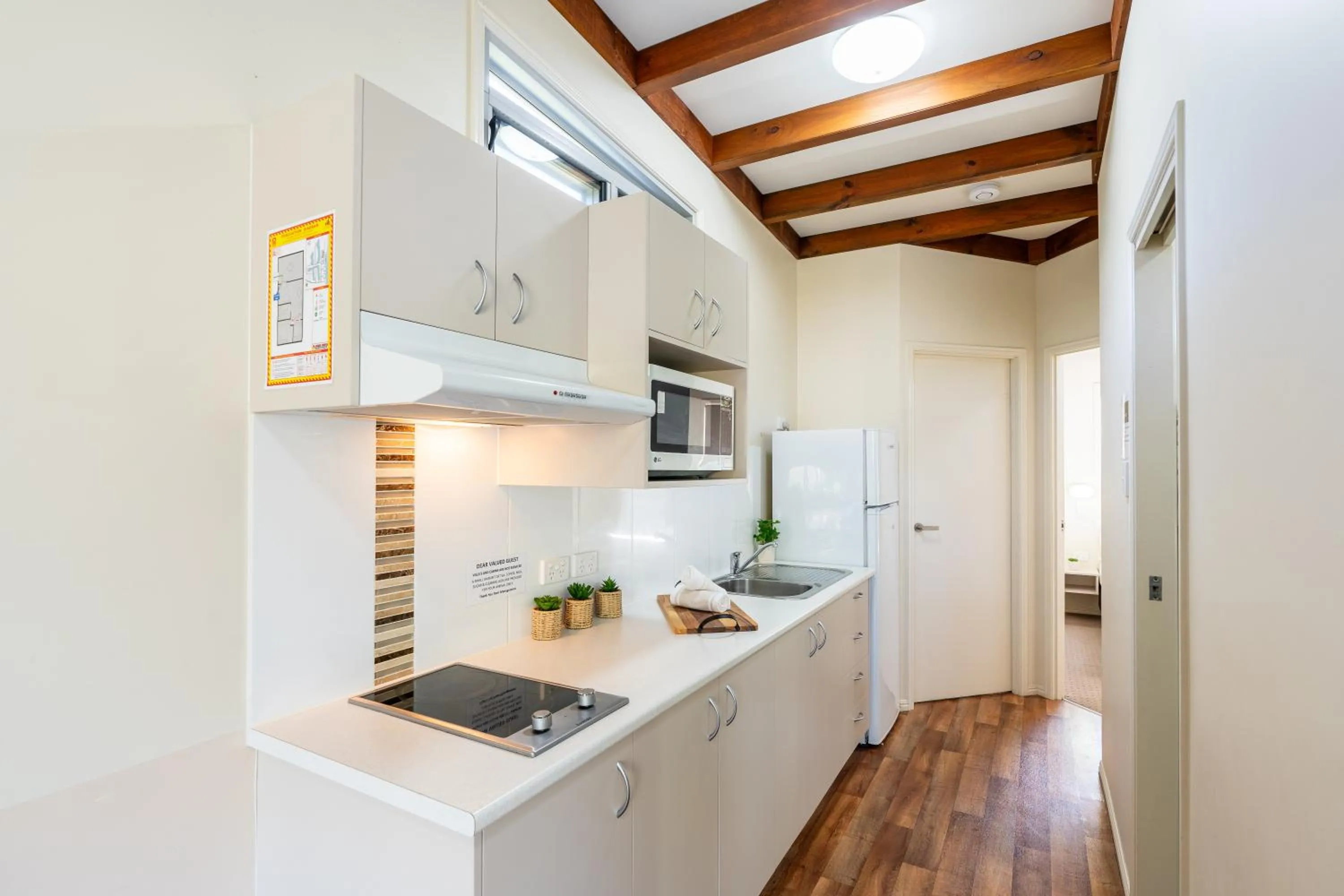 Kitchen or kitchenette in Tasman Holiday Parks - Rollingstone