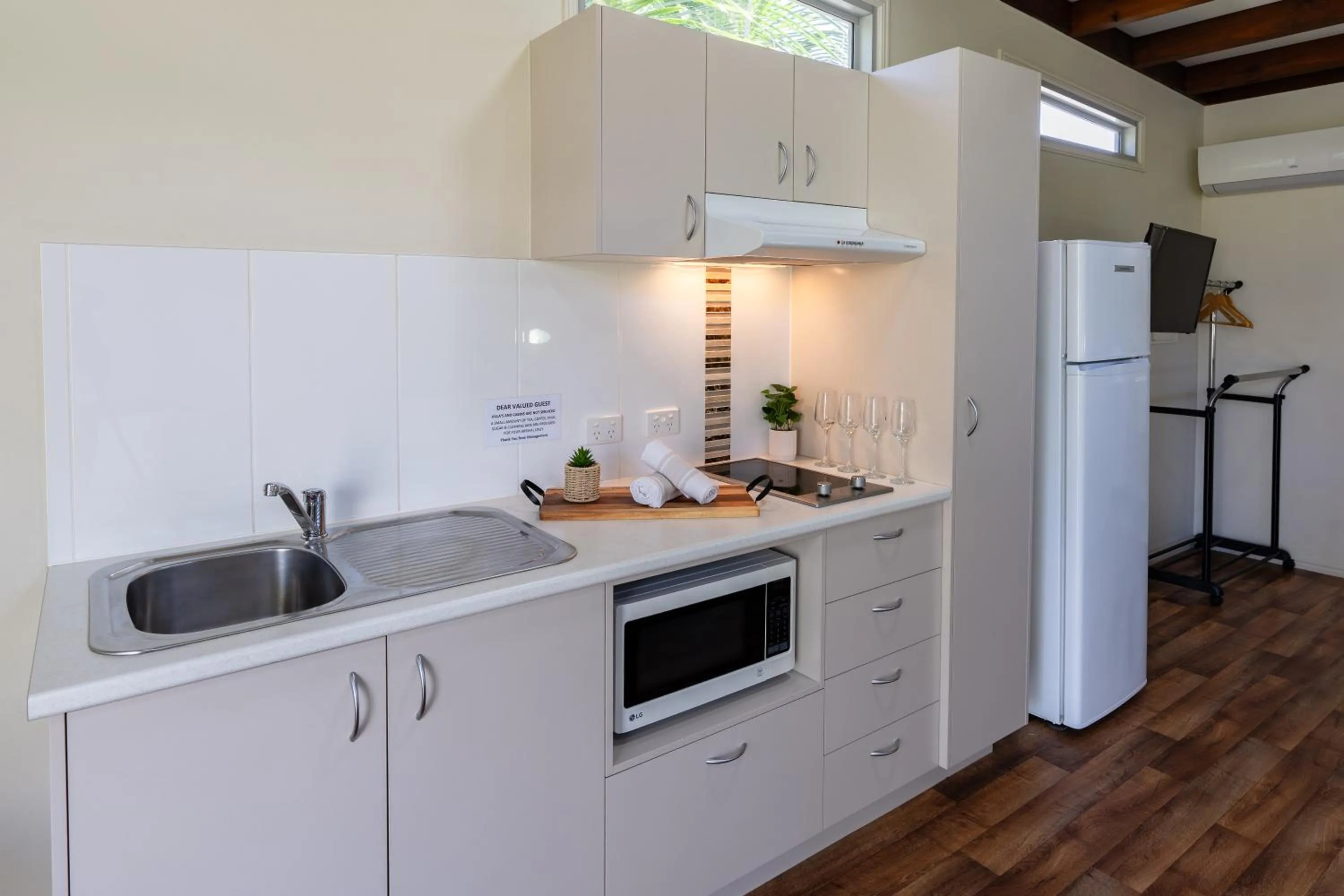 Kitchen or kitchenette in Tasman Holiday Parks - Rollingstone