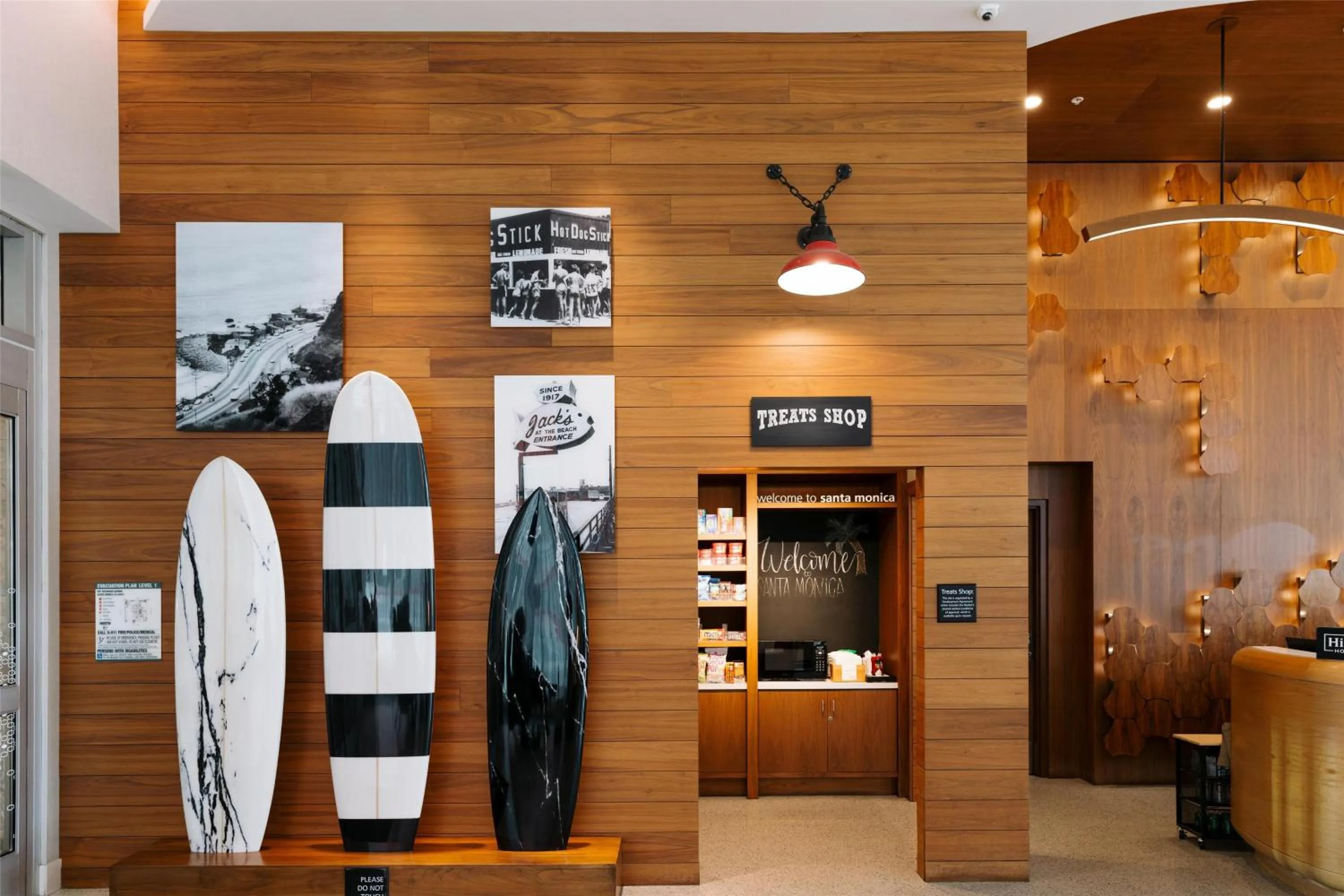 Lobby or reception in Hampton Inn & Suites Santa Monica