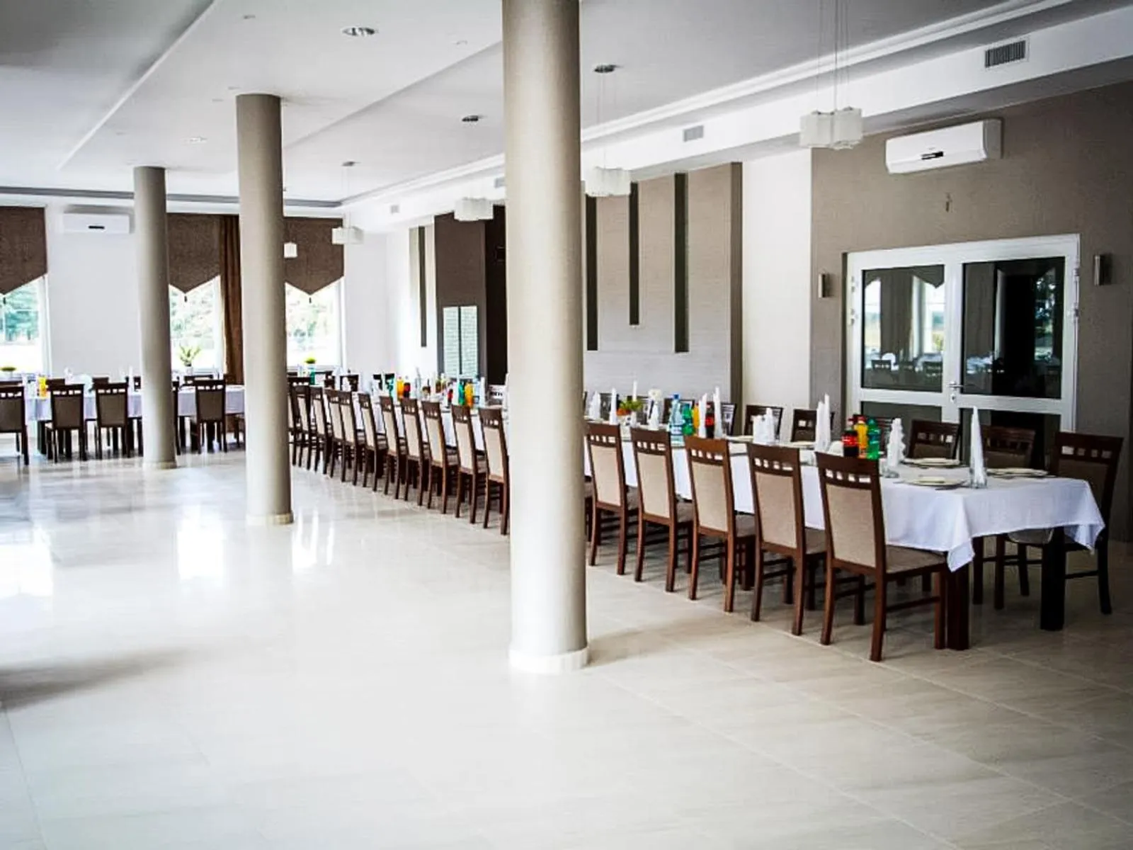 Restaurant/places to eat in Biały Dwór