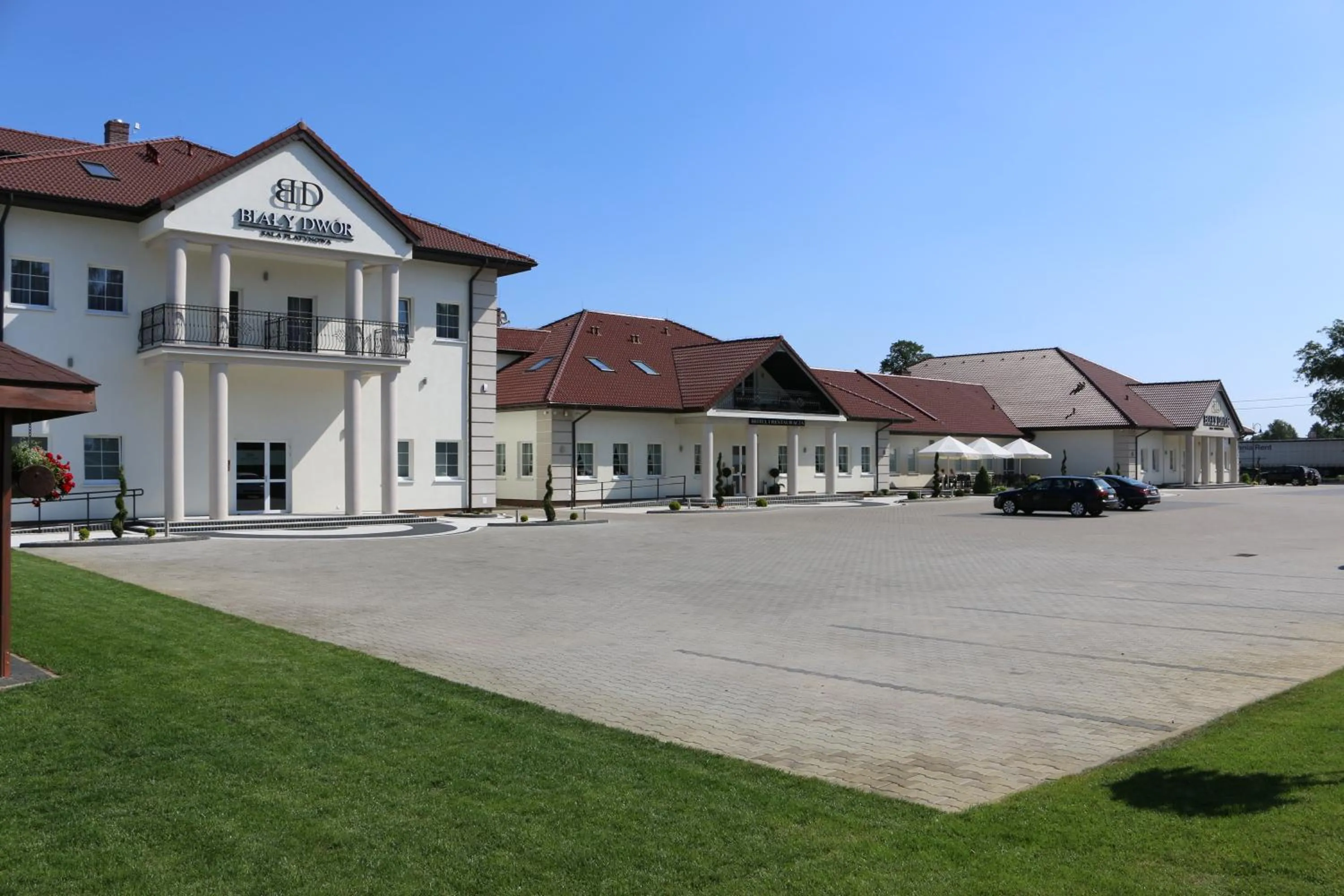 Restaurant/places to eat in Biały Dwór