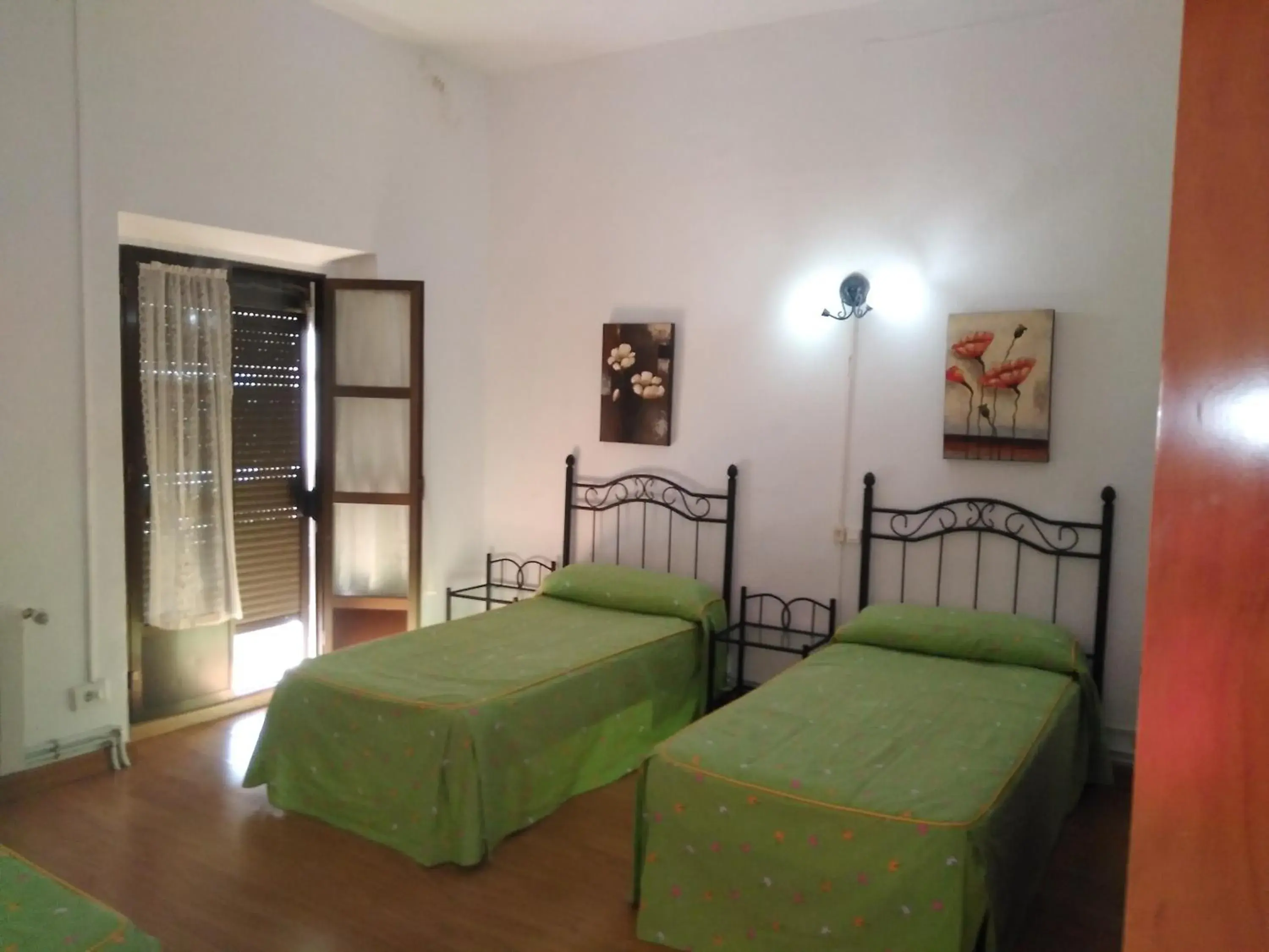 Standard Triple Room in Pension Carretero Standard Triple Room in Pension Carretero