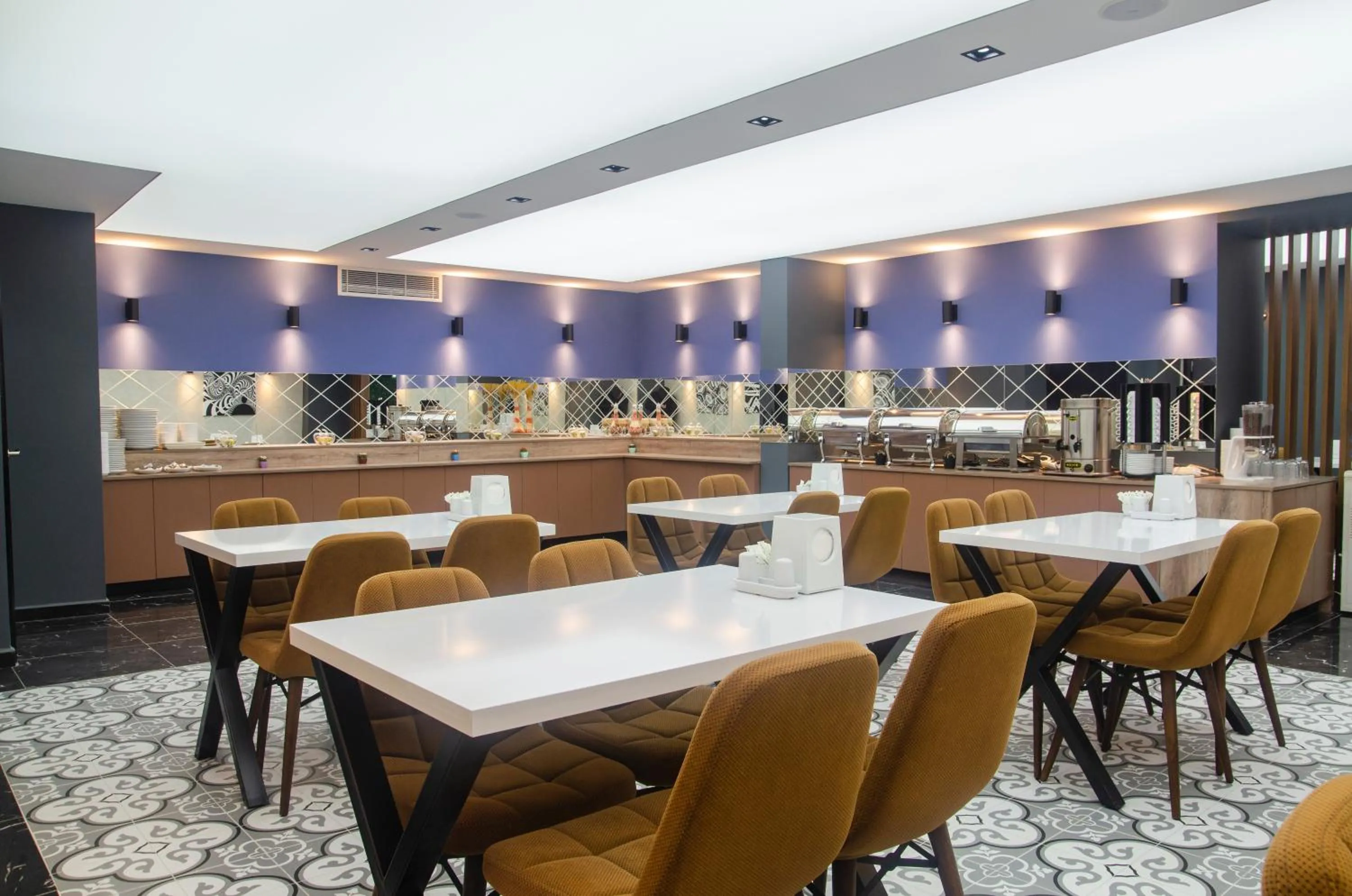 Nightclub / DJ in SWEET HOME SUiTE HOTEL