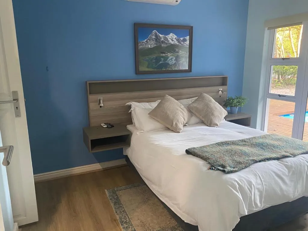 Bed in Outeniqua Inn