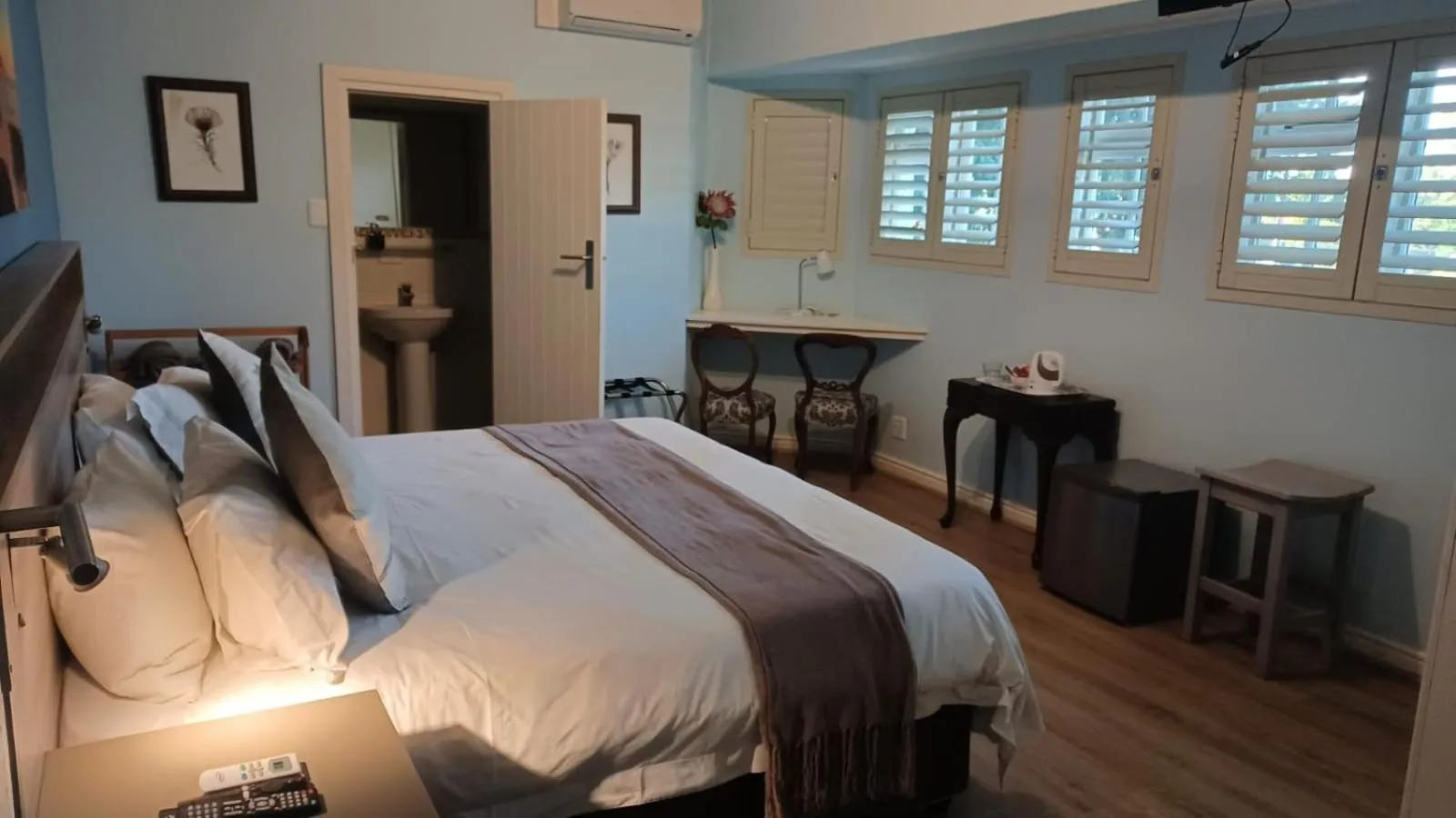 Bed in Outeniqua Inn