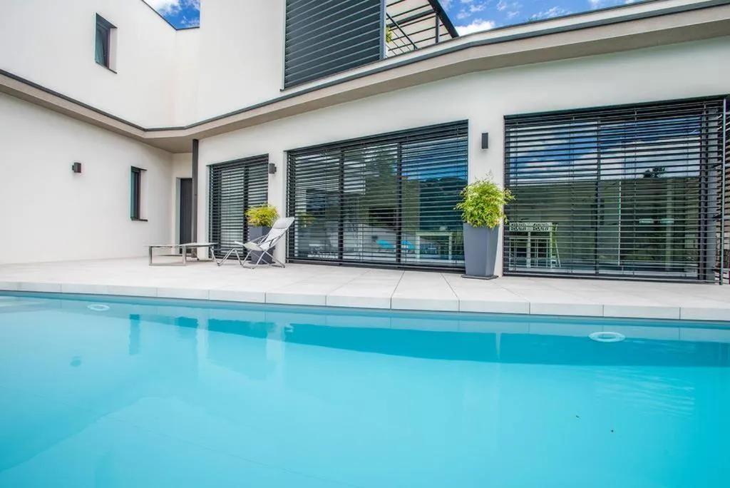 Property building in Maison Cube