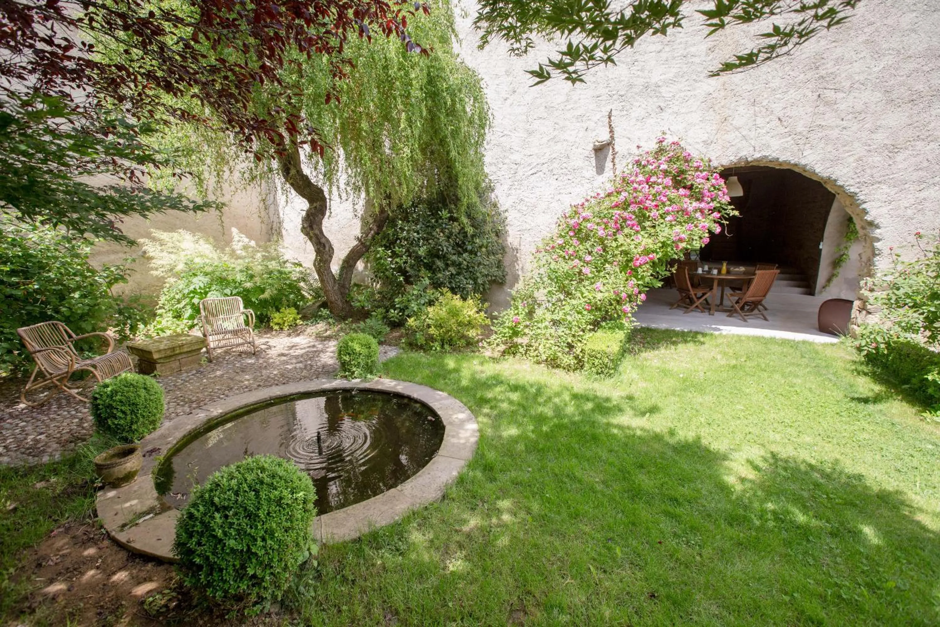 Property building in Le Clos Du Perret
