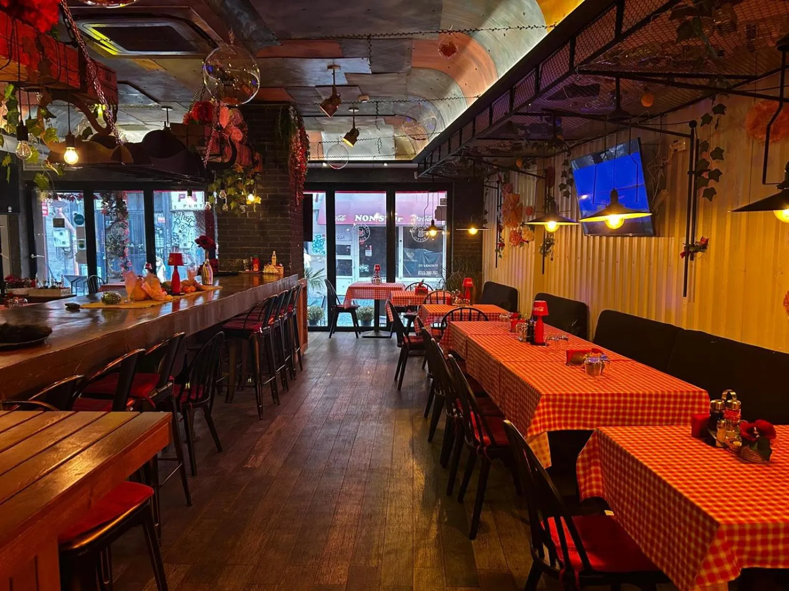 Restaurant/places to eat in Old Town Boutique Hotel