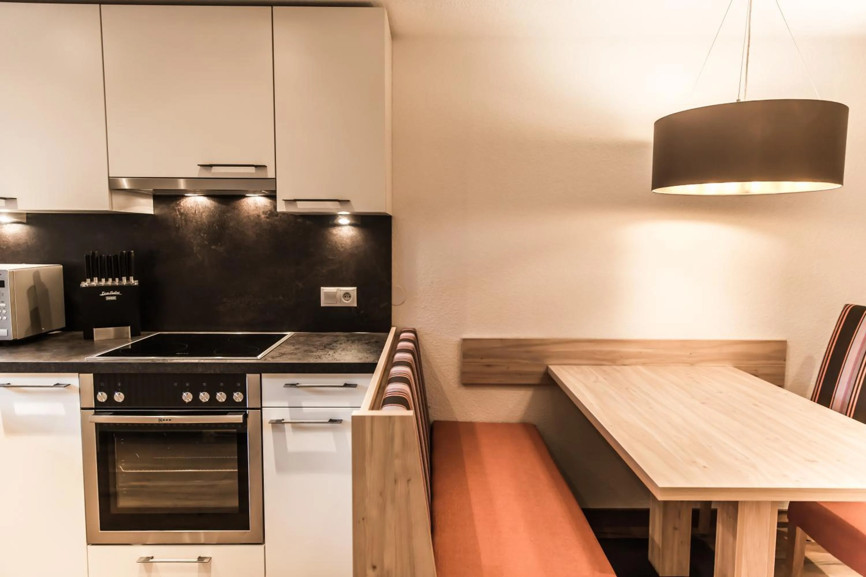 Kitchen or kitchenette in A Casa Smaragd Appartements