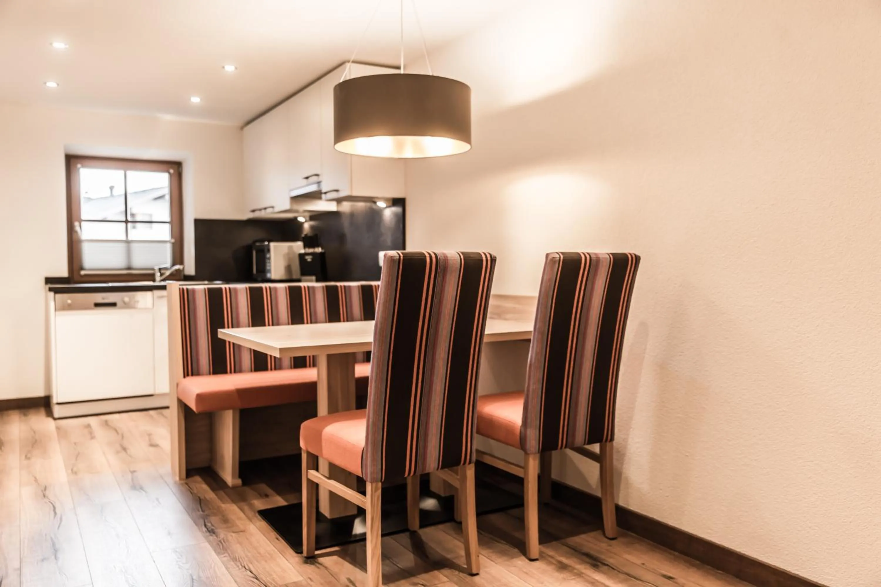 Kitchen or kitchenette in A Casa Smaragd Appartements