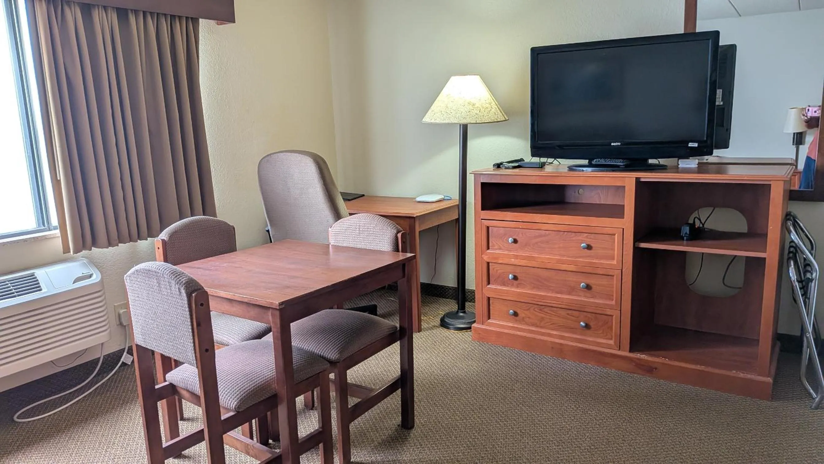 Kitchen or kitchenette in Madelia Hotel & Suites