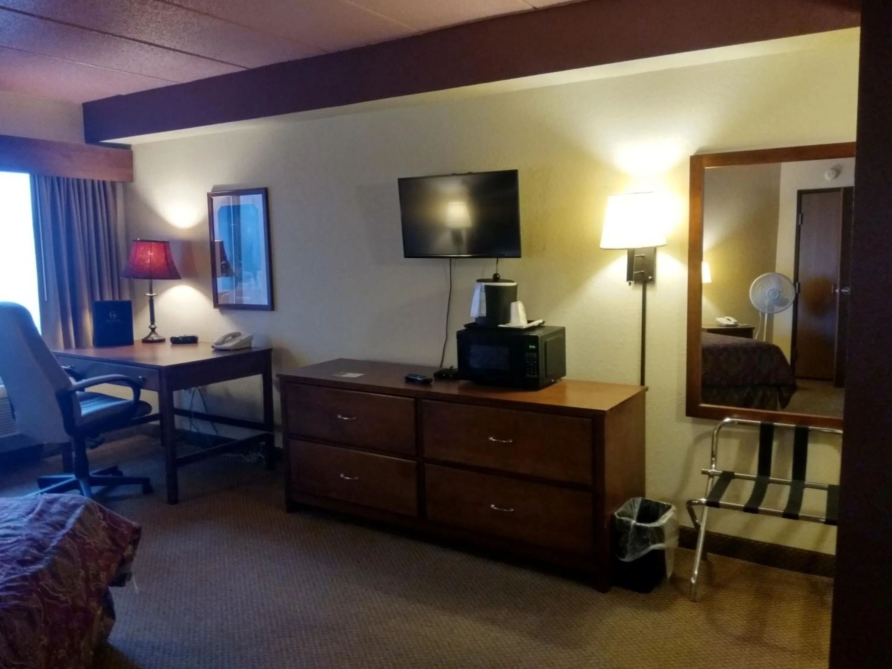 Bed in Madelia Hotel & Suites